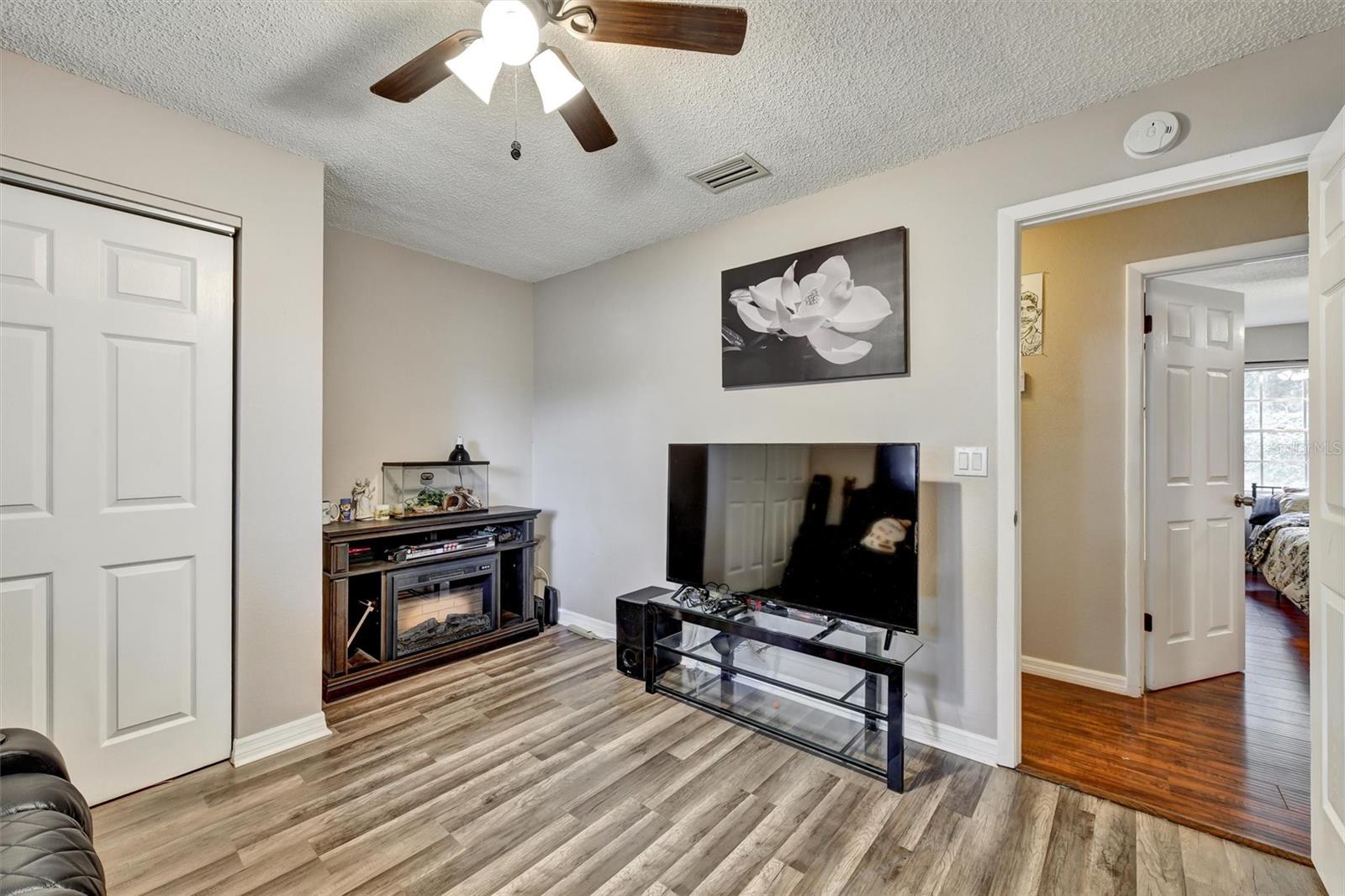 Image 19 of 25 For 11616 Lewis Avenue