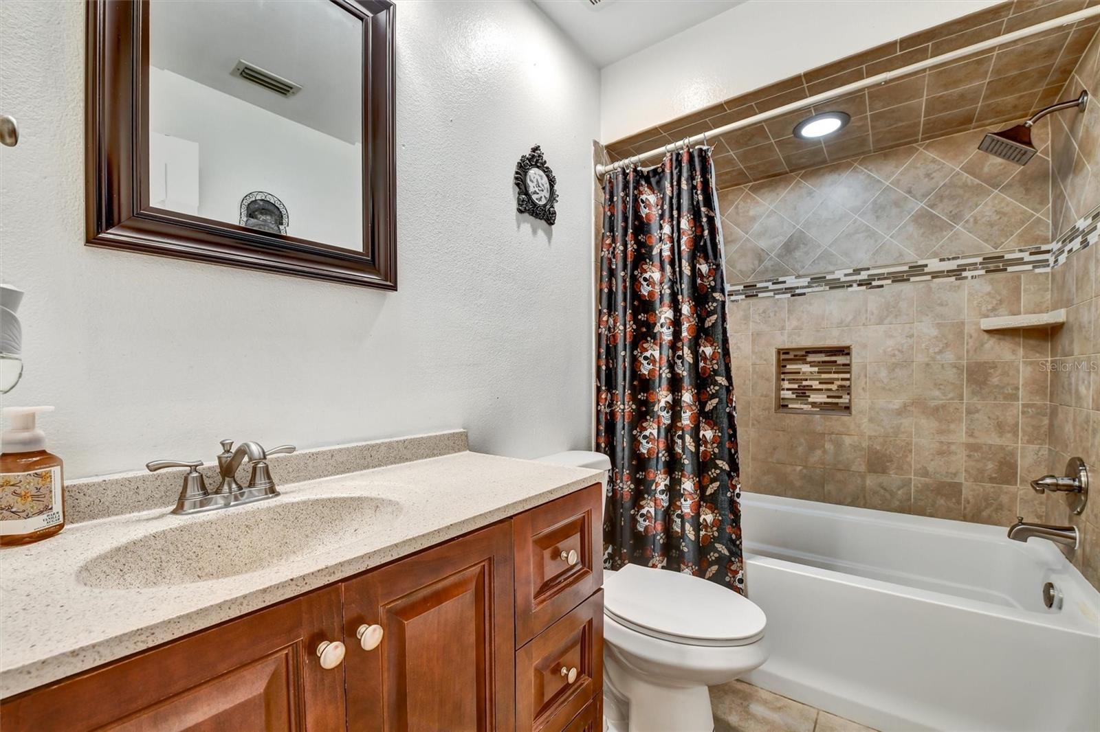 Image 20 of 25 For 11616 Lewis Avenue