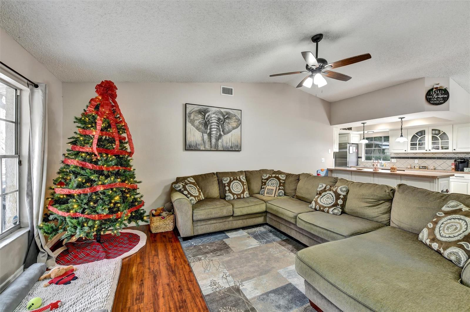 Image 5 of 25 For 11616 Lewis Avenue