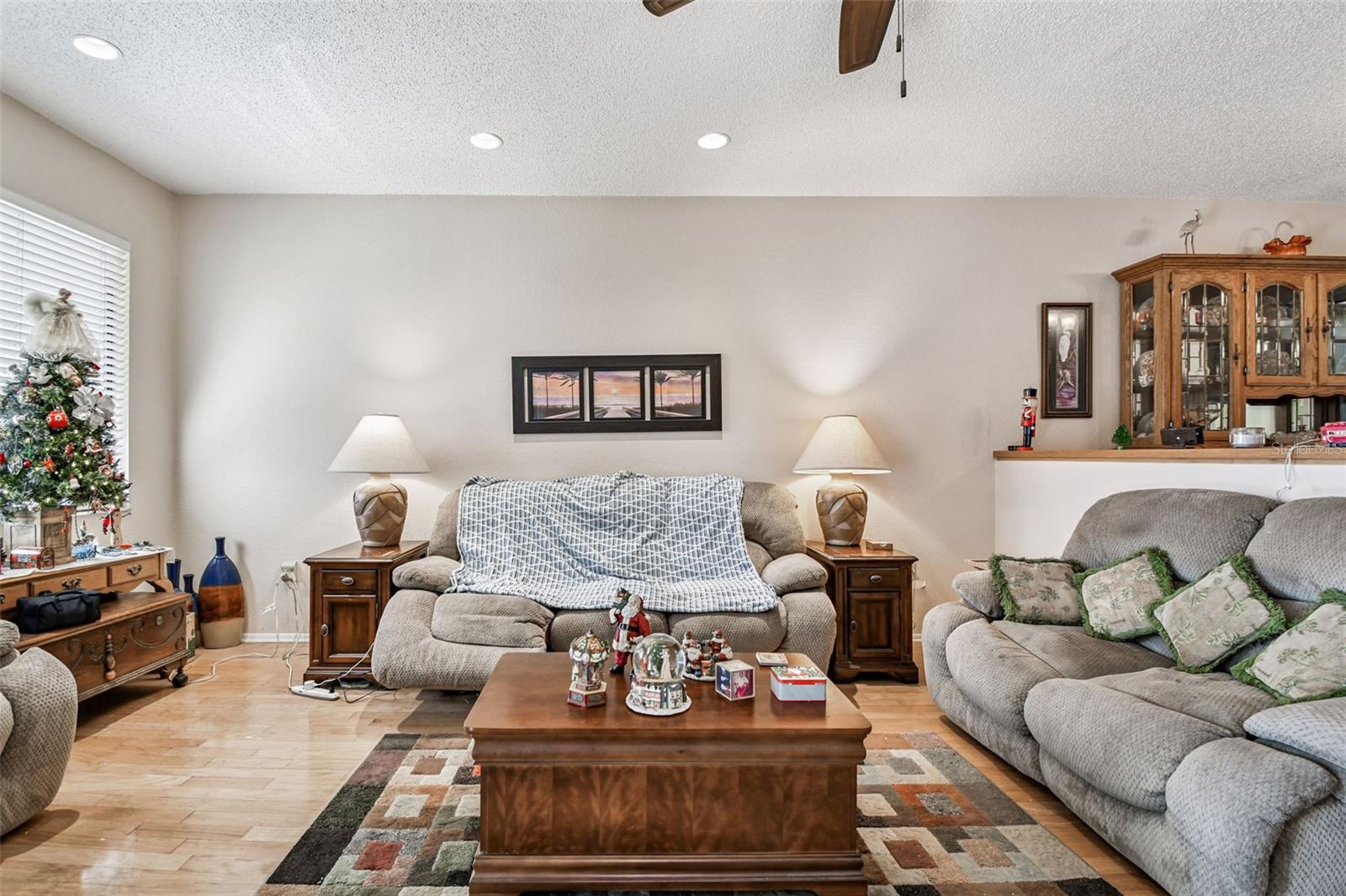 Image 13 of 47 For 474 Lakeview Drive 28