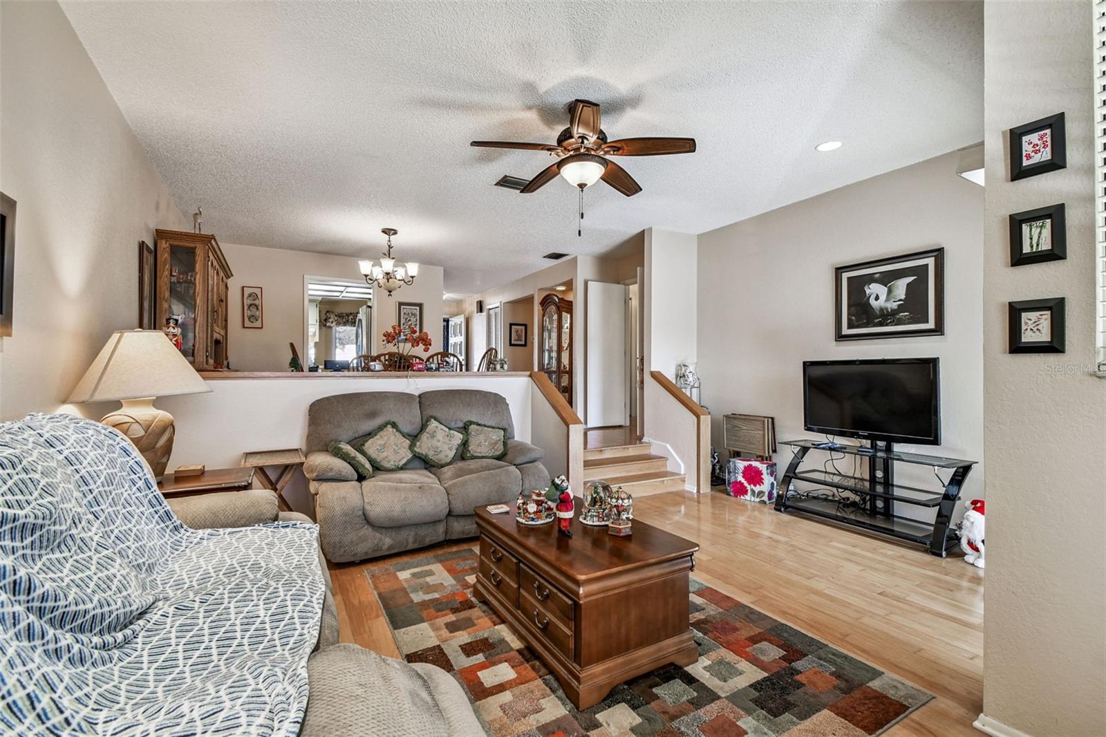 Image 14 of 47 For 474 Lakeview Drive 28