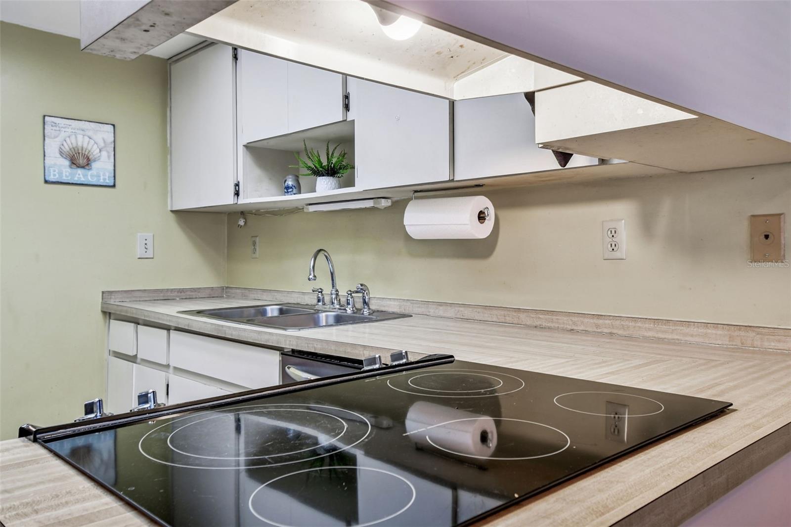 Image 18 of 47 For 474 Lakeview Drive 28