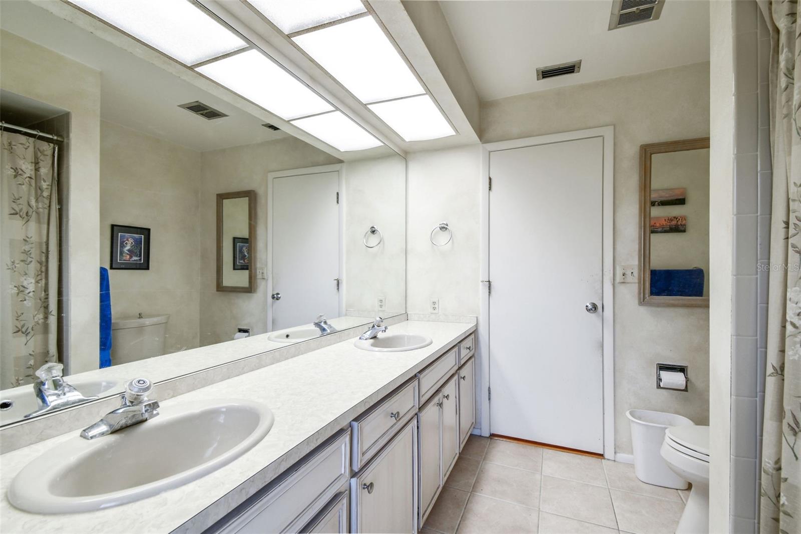 Image 28 of 47 For 474 Lakeview Drive 28