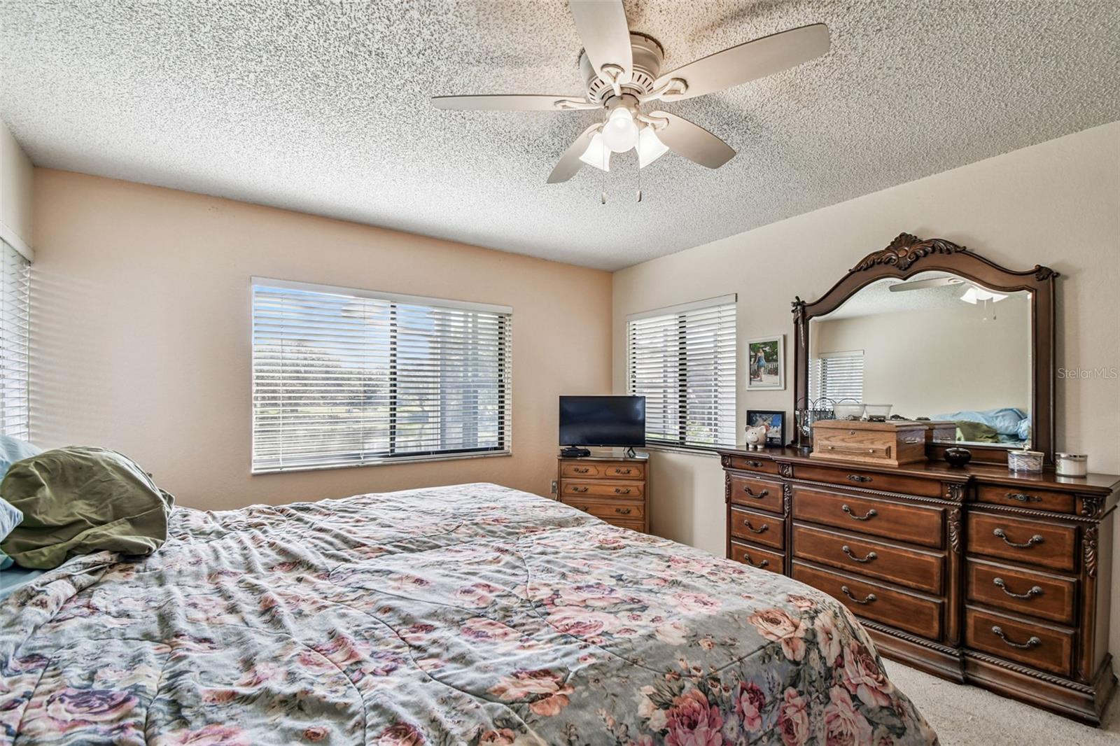 Image 3 of 47 For 474 Lakeview Drive 28