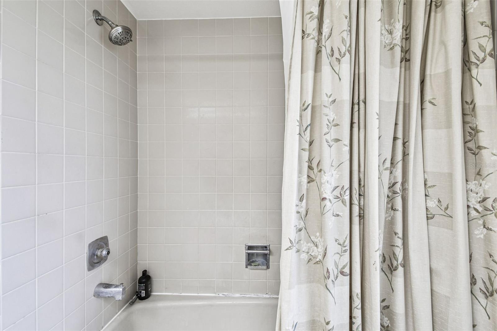 Image 30 of 47 For 474 Lakeview Drive 28