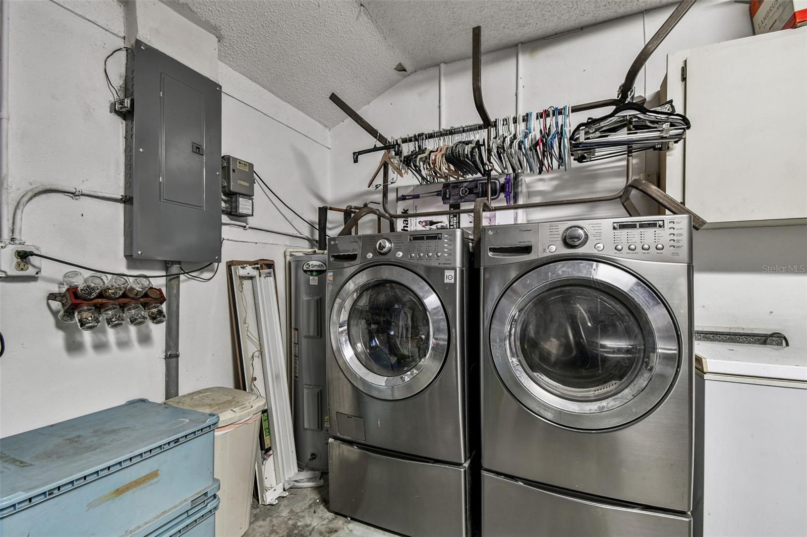 Image 36 of 47 For 474 Lakeview Drive 28