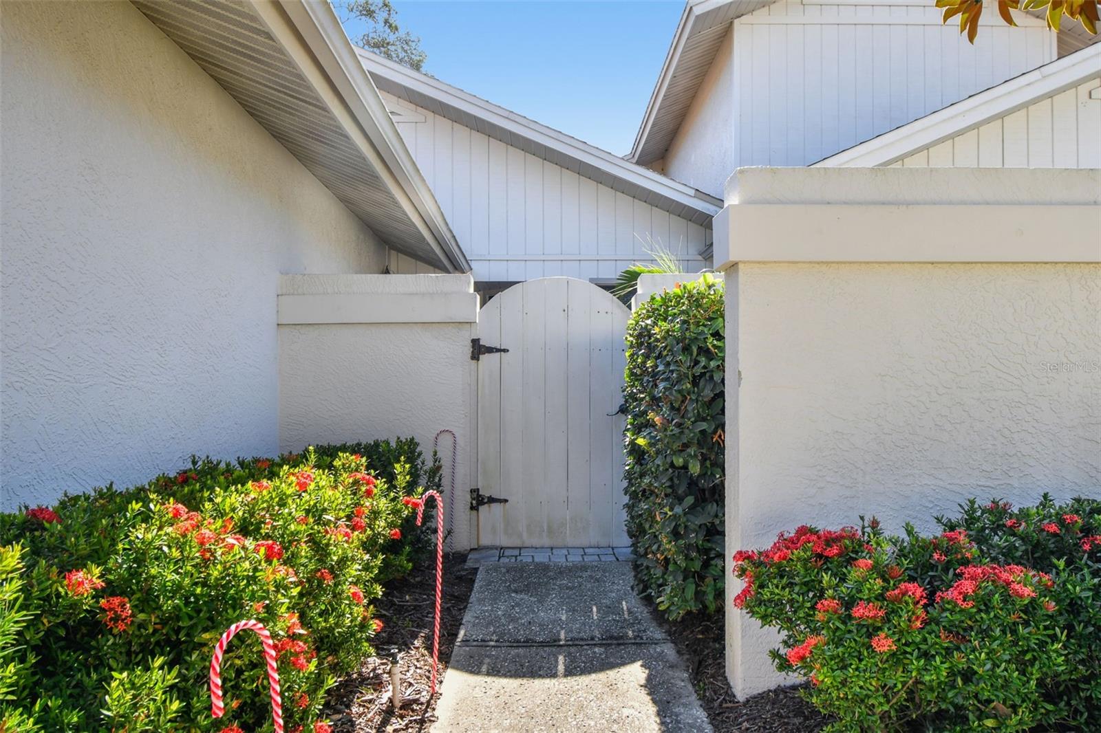 Image 6 of 47 For 474 Lakeview Drive 28