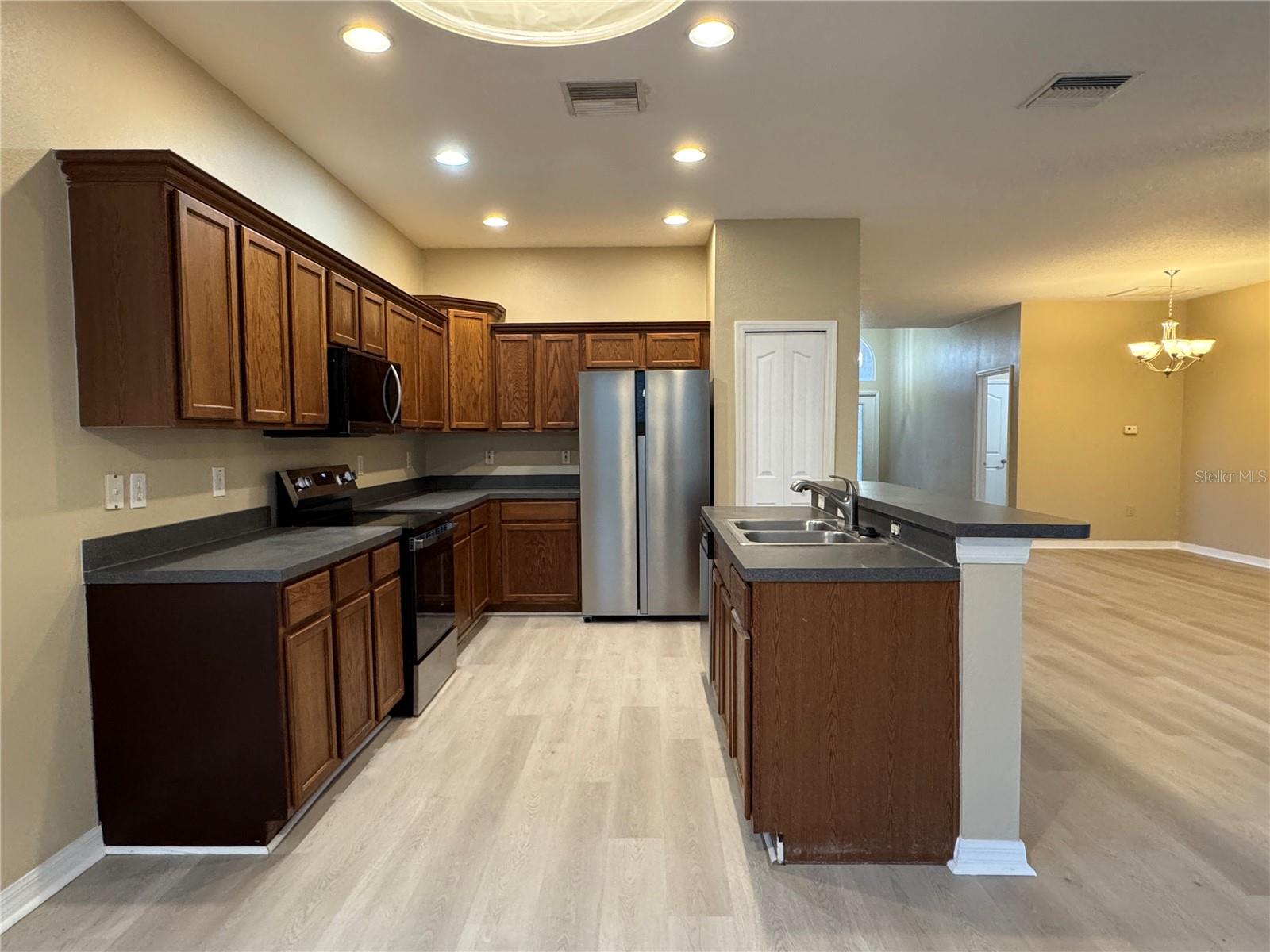 Image 19 of 66 For 8210 Whistling Pine Way