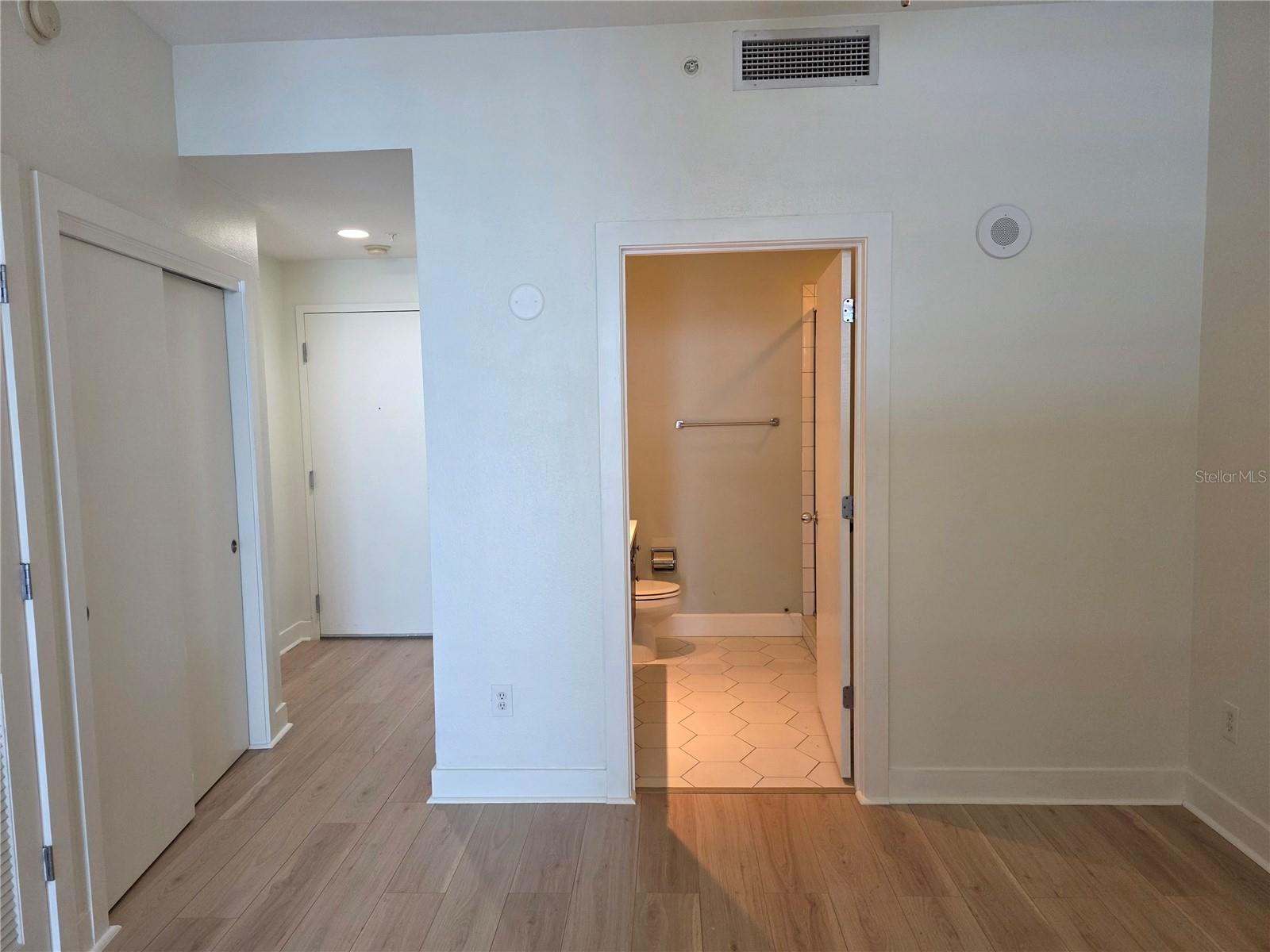 Image 21 of 37 For 1208 Kennedy Boulevard 1020