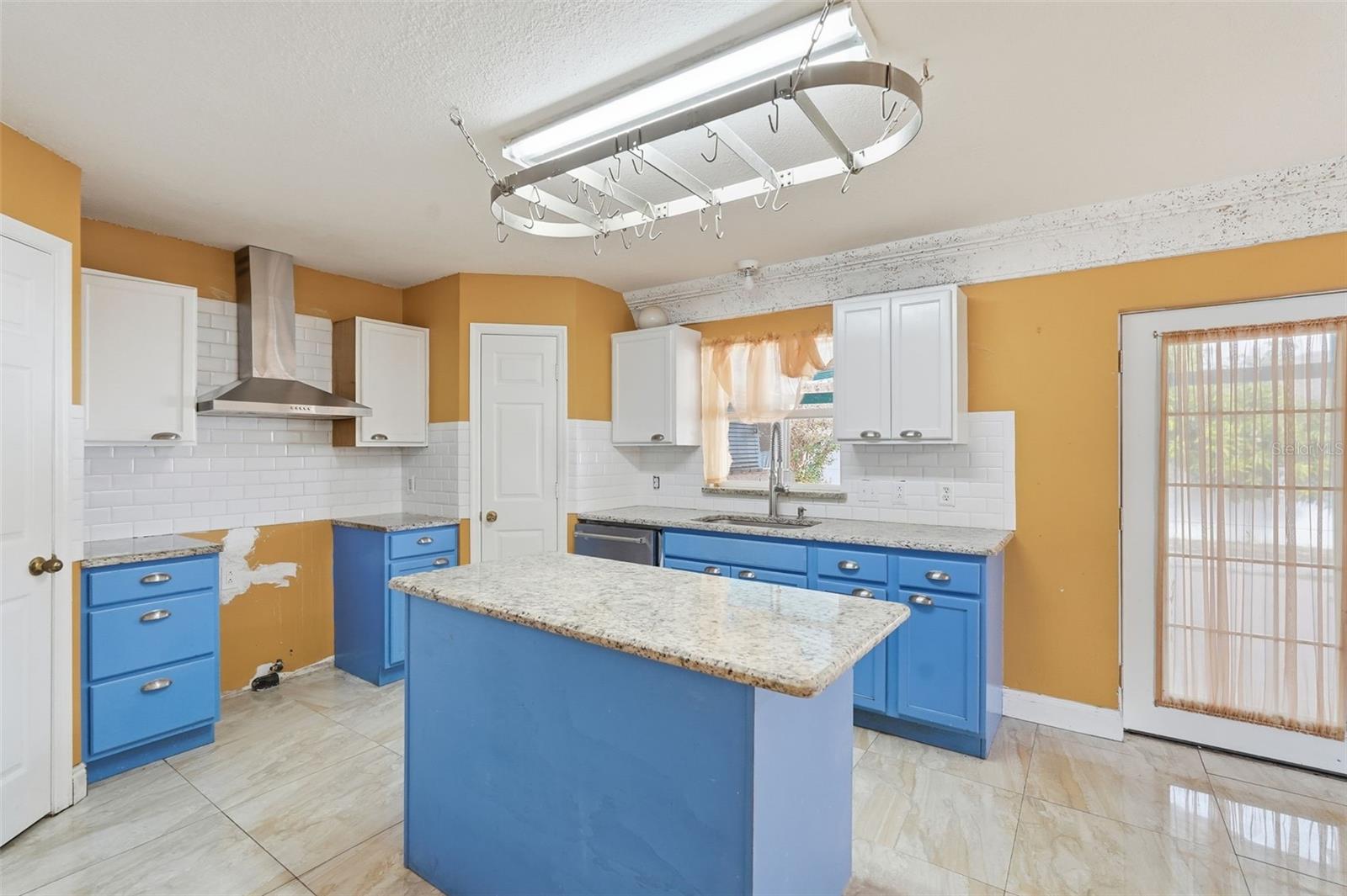 Image 16 of 58 For 350 Corsica Court