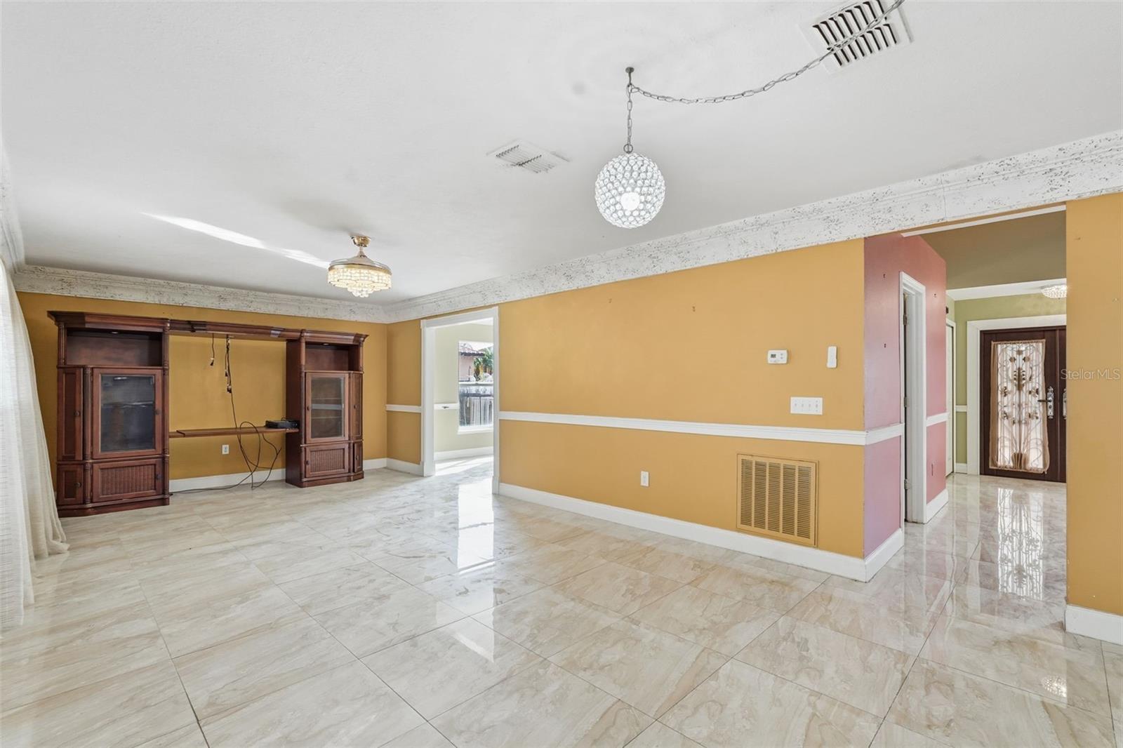 Image 19 of 58 For 350 Corsica Court