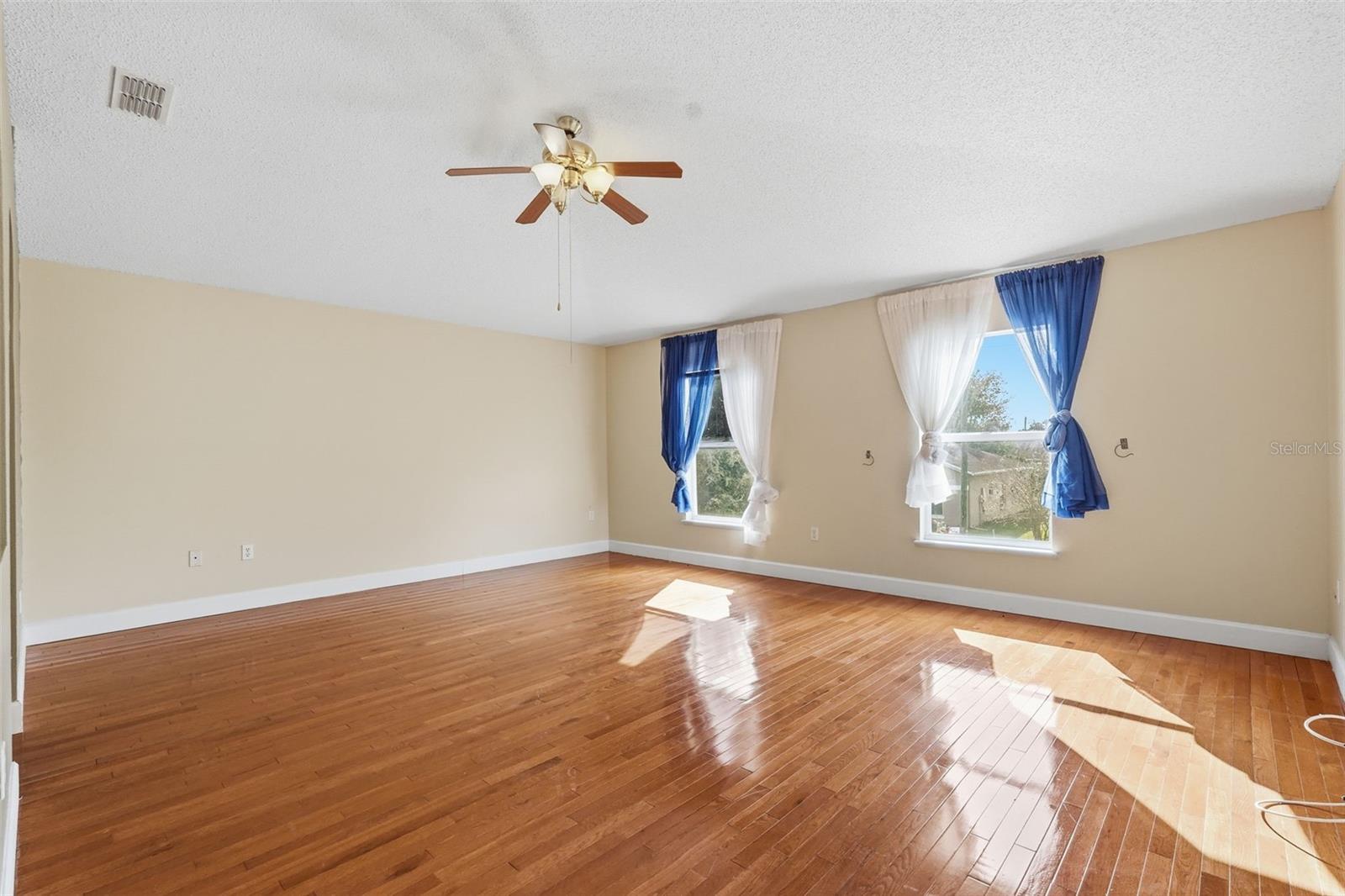 Image 21 of 58 For 350 Corsica Court