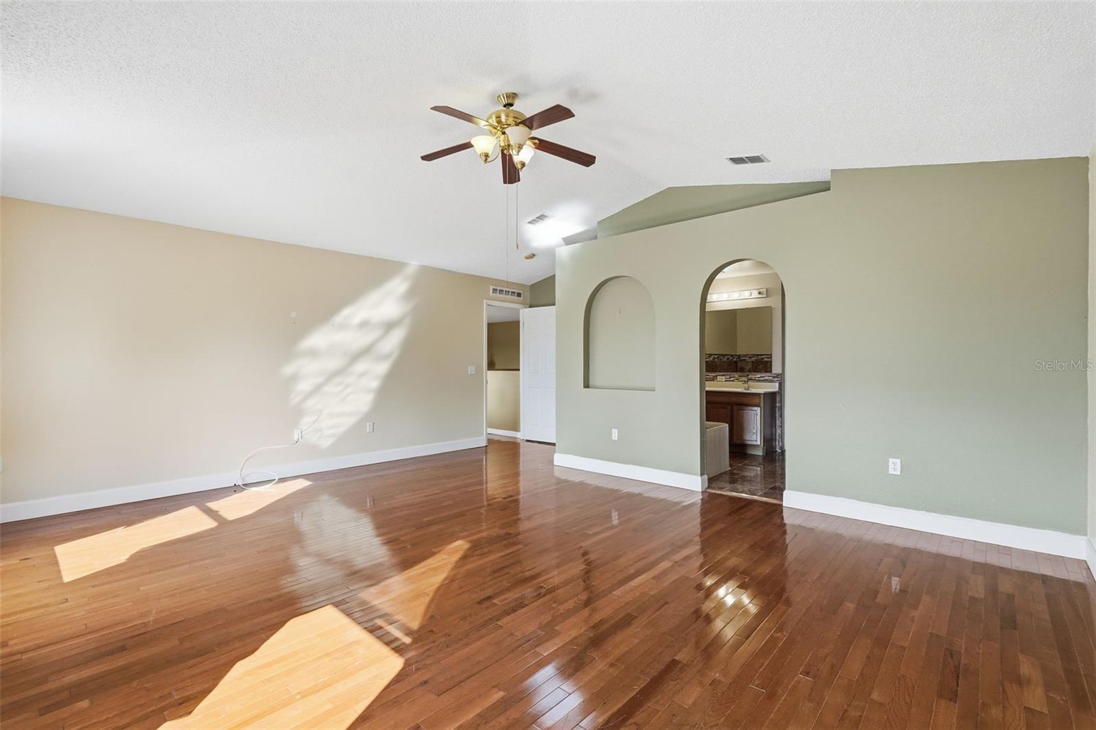 Image 24 of 58 For 350 Corsica Court