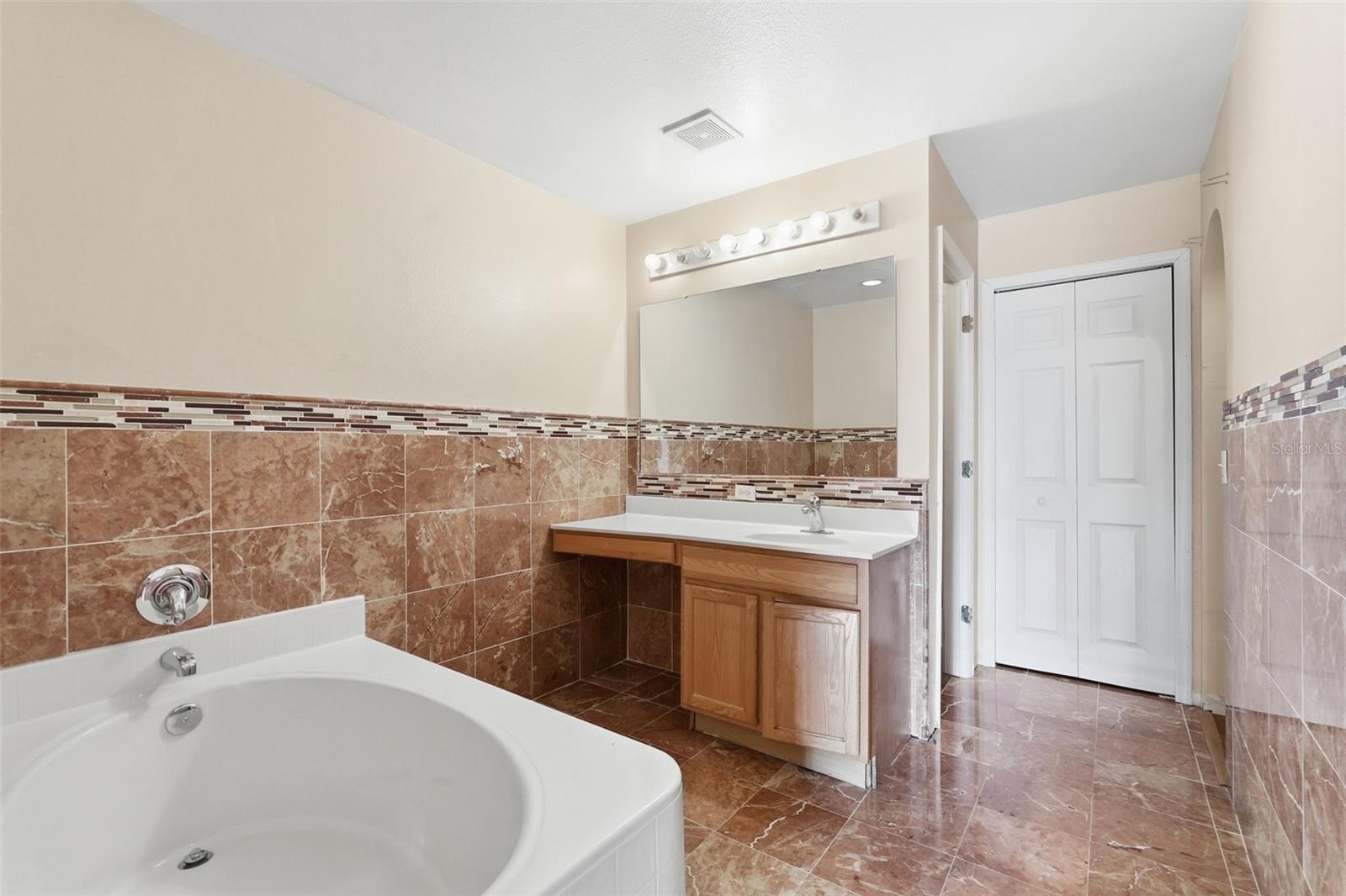 Image 25 of 58 For 350 Corsica Court