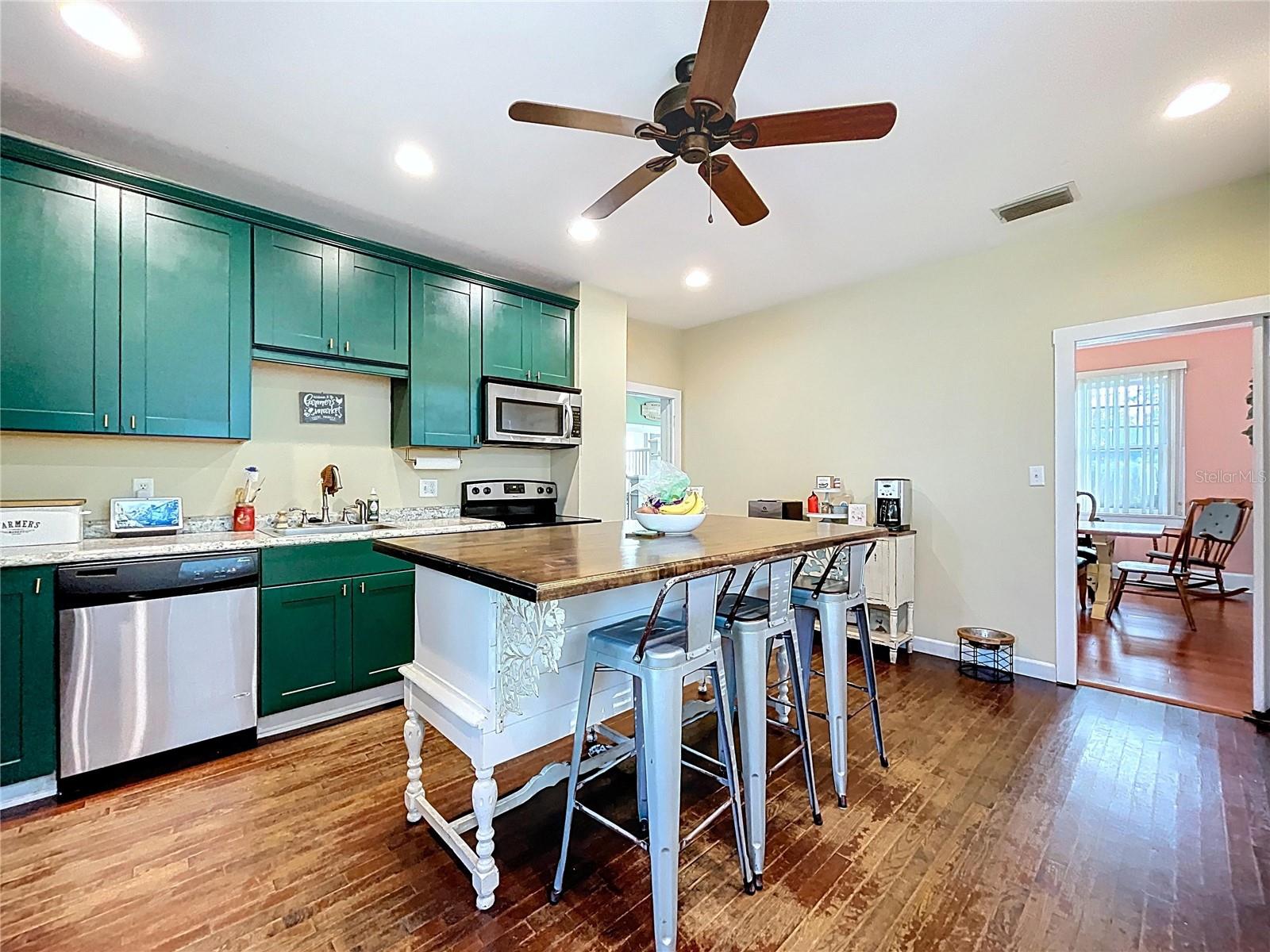 Image 22 of 63 For 37823 Coleman Avenue