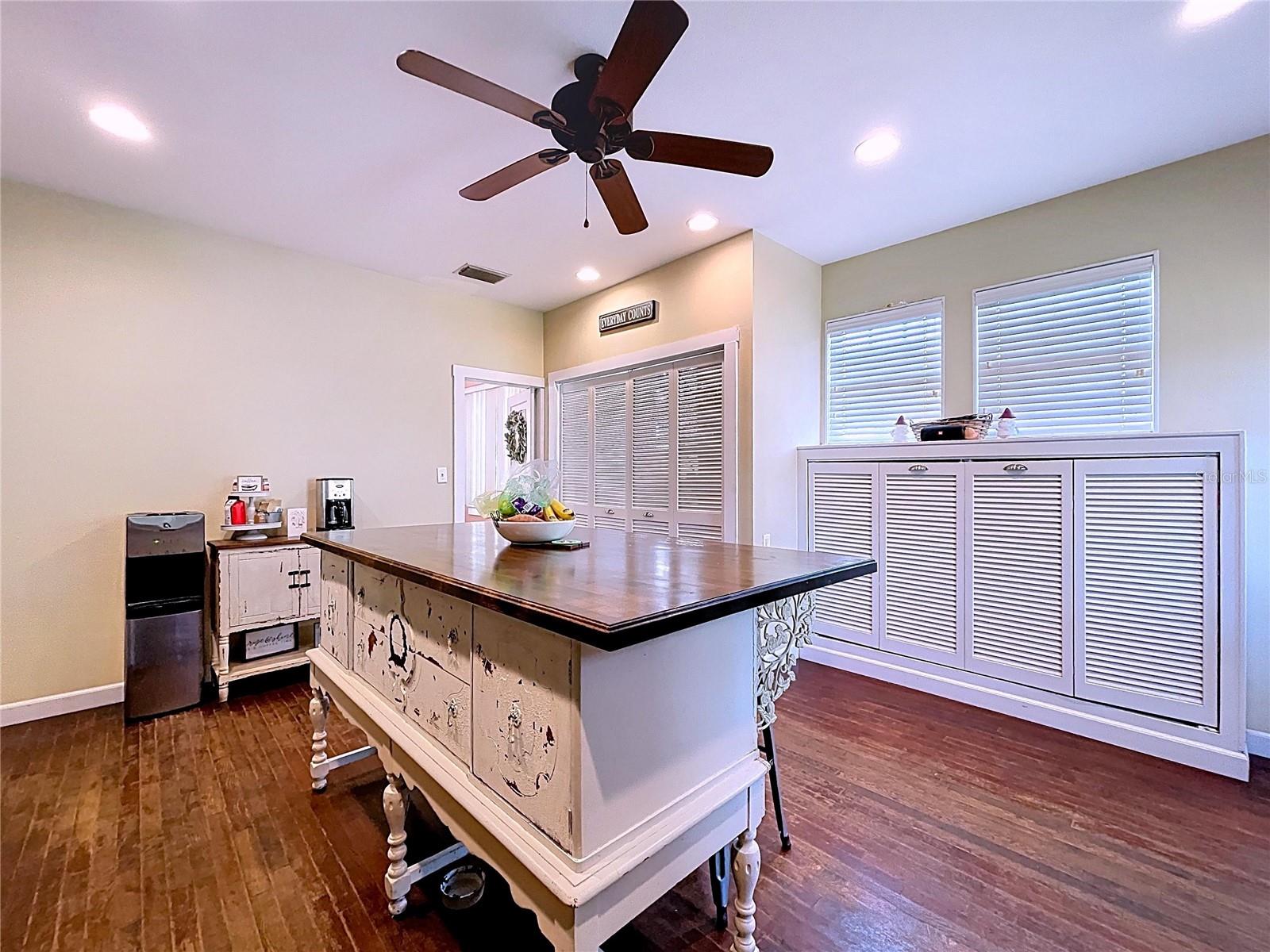 Image 23 of 63 For 37823 Coleman Avenue