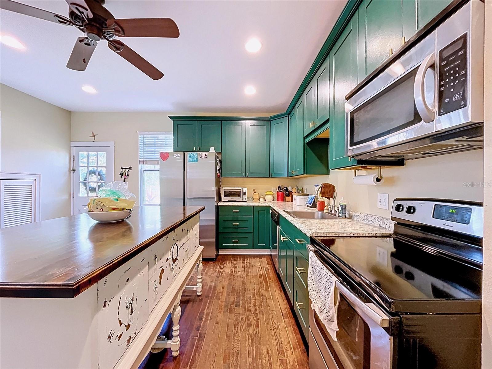 Image 24 of 63 For 37823 Coleman Avenue