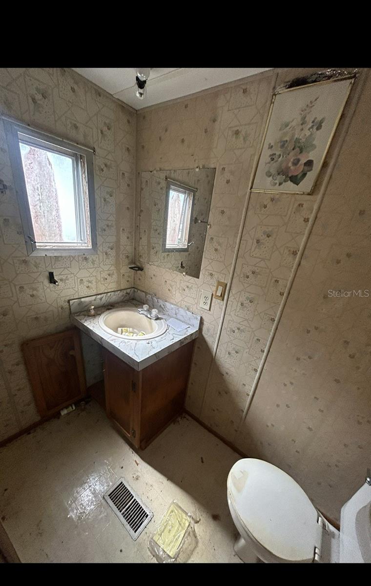 Image 13 of 17 For 39249 Lizabeth Circle