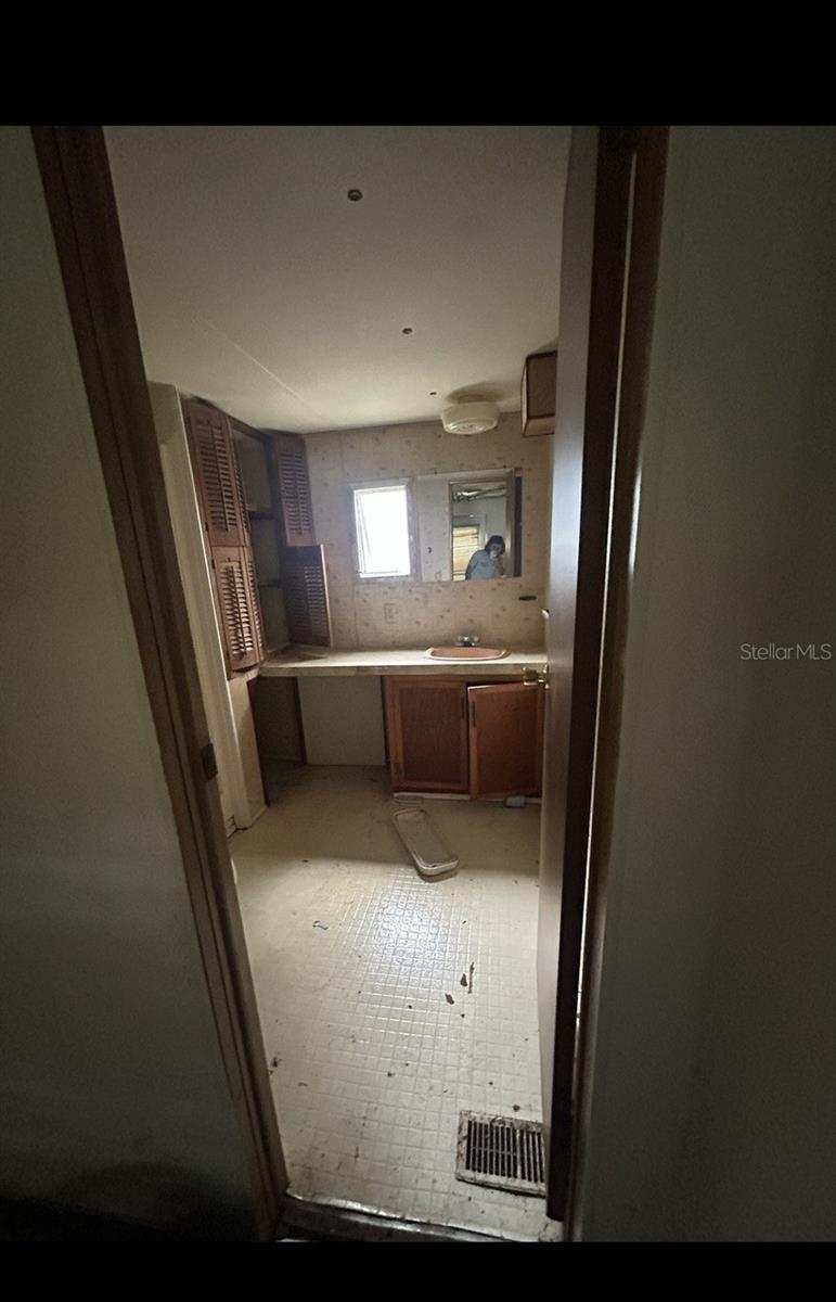 Image 16 of 17 For 39249 Lizabeth Circle