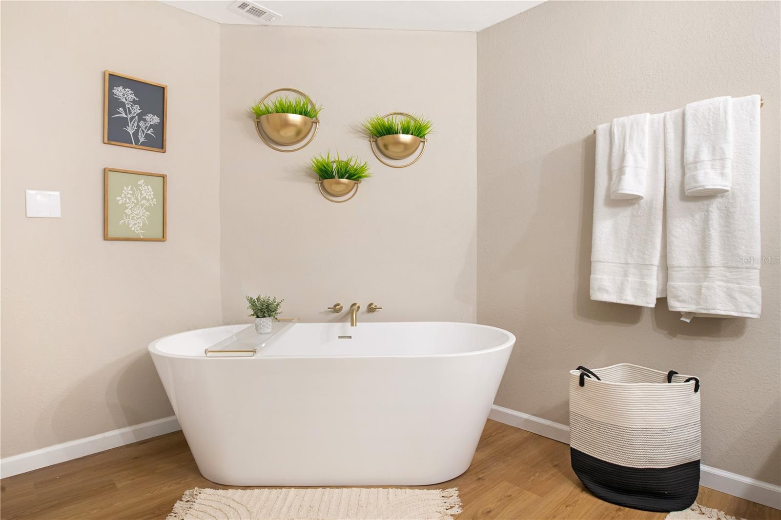 Image 18 of 43 For 1215 North Street