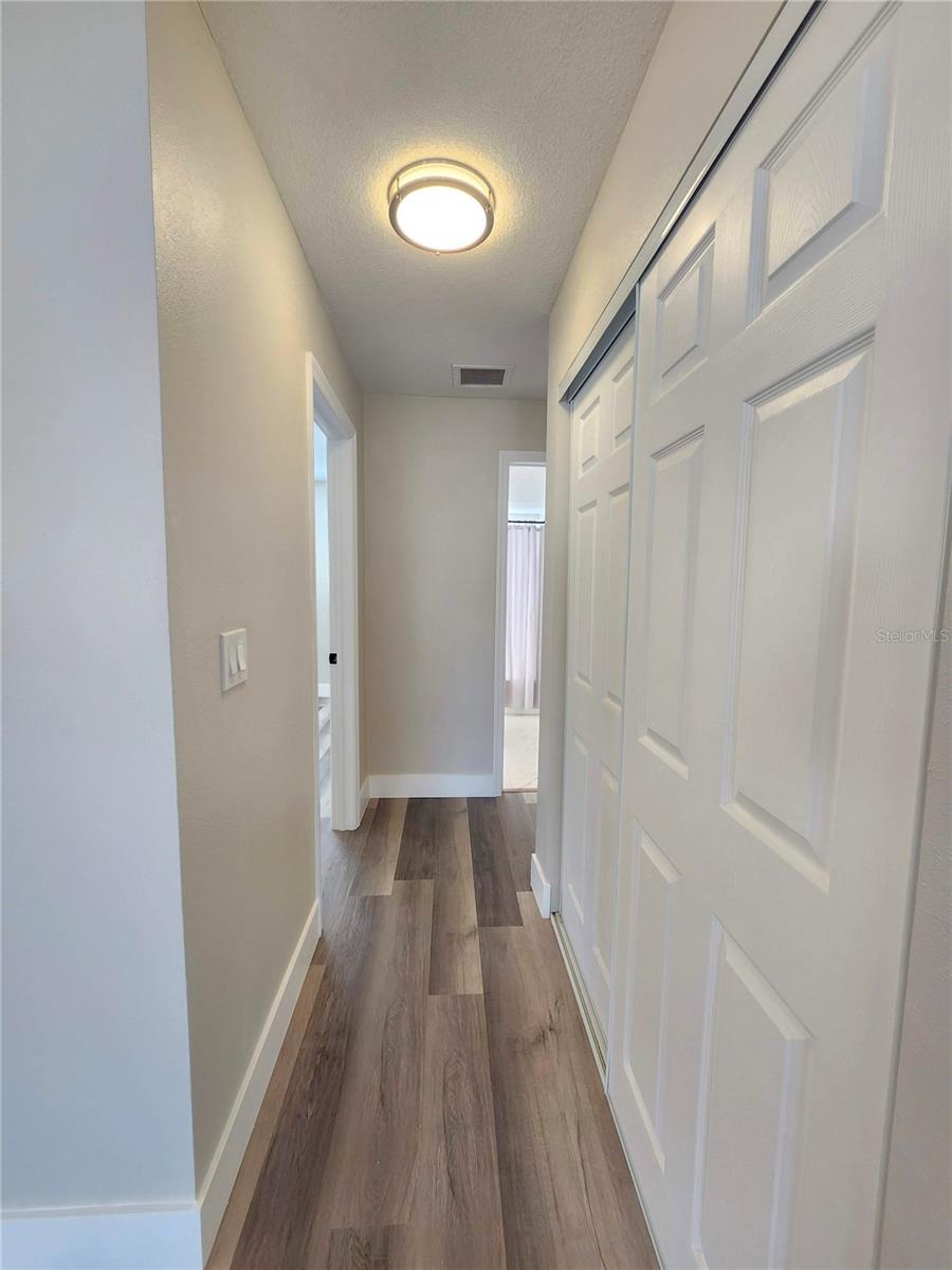 Image 12 of 30 For 1818 Shore Acres Boulevard Ne