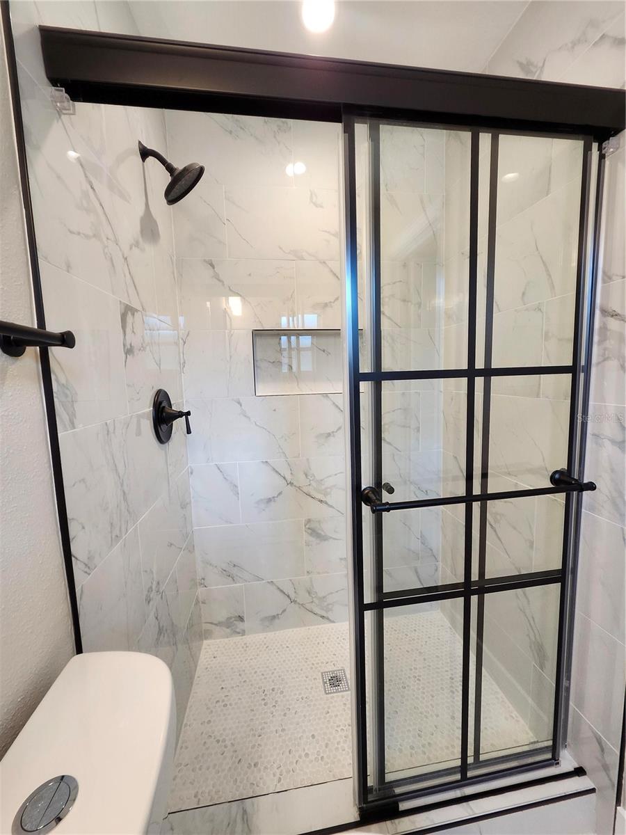 Image 17 of 30 For 1818 Shore Acres Boulevard Ne