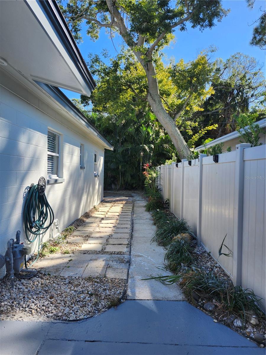 Image 27 of 30 For 1818 Shore Acres Boulevard Ne