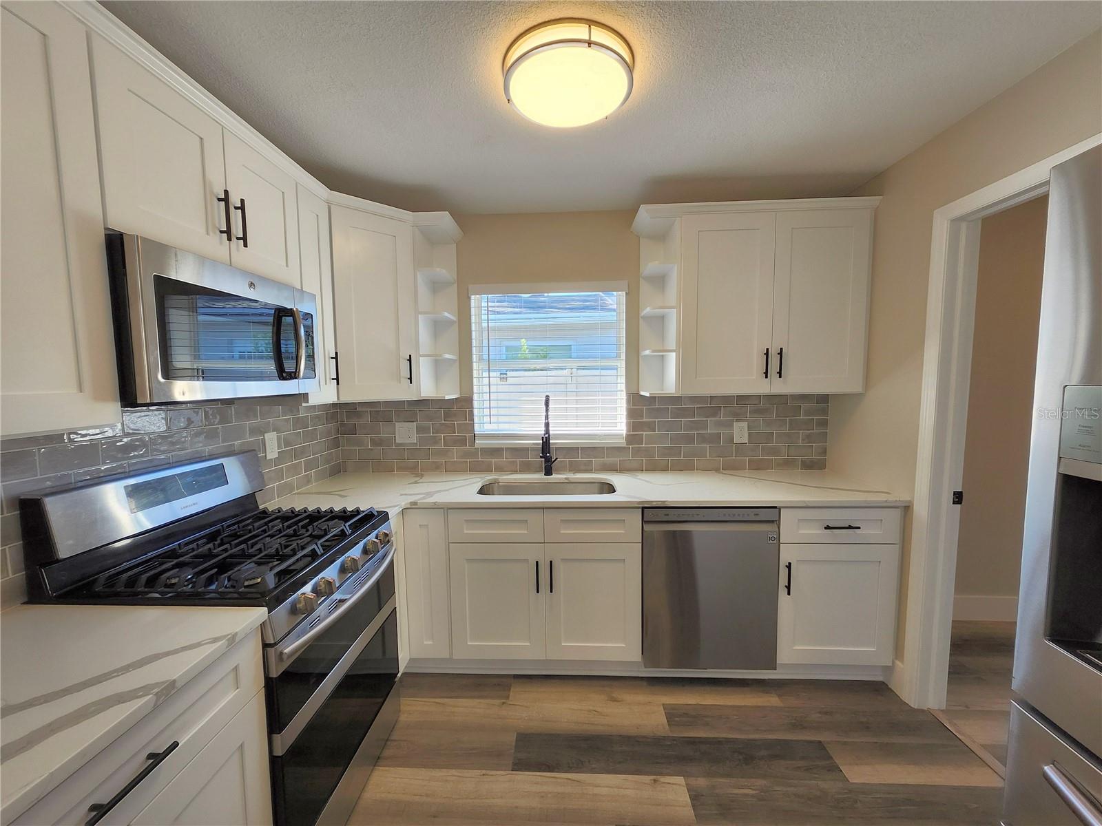 Image 3 of 30 For 1818 Shore Acres Boulevard Ne