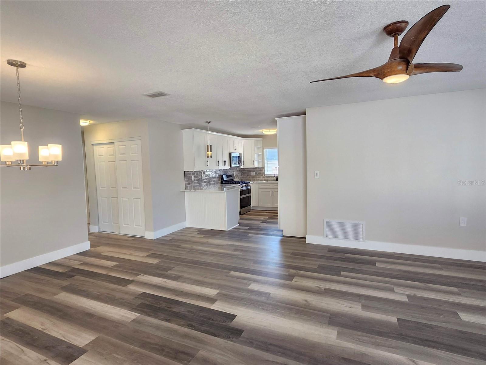 Image 5 of 30 For 1818 Shore Acres Boulevard Ne