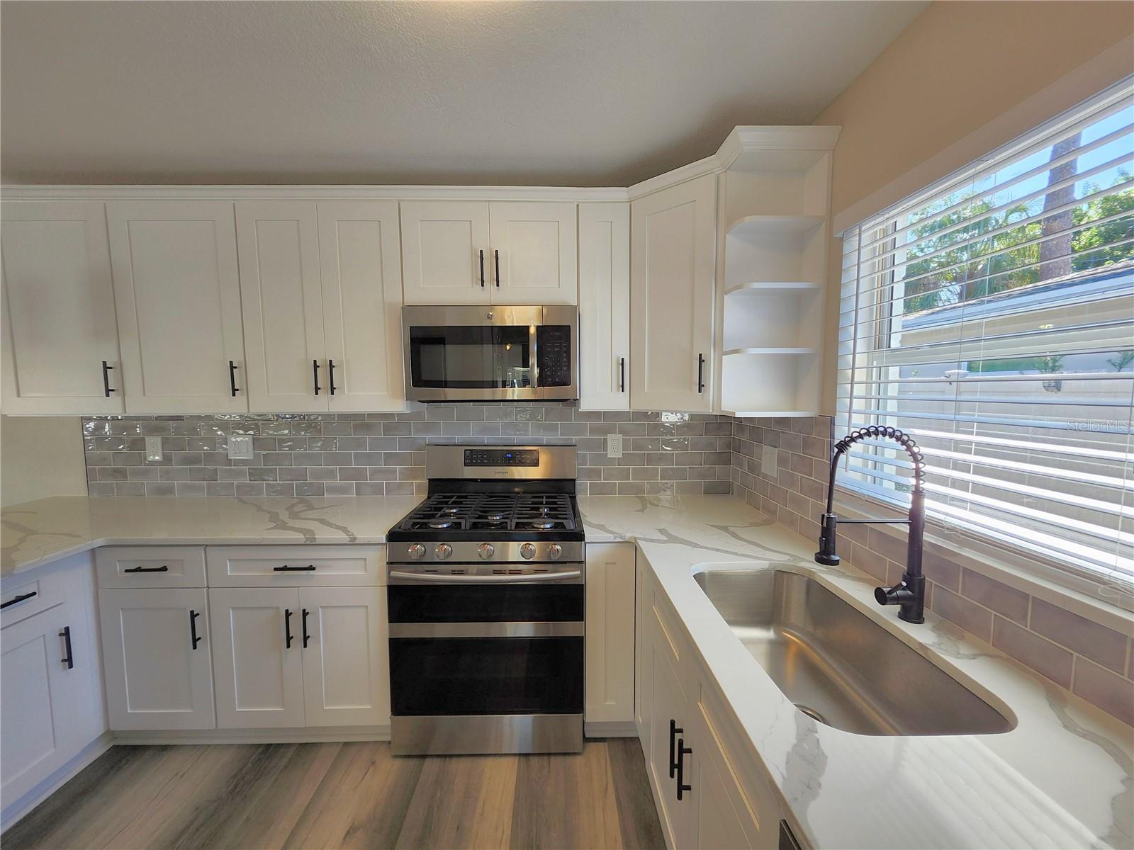 Image 6 of 30 For 1818 Shore Acres Boulevard Ne