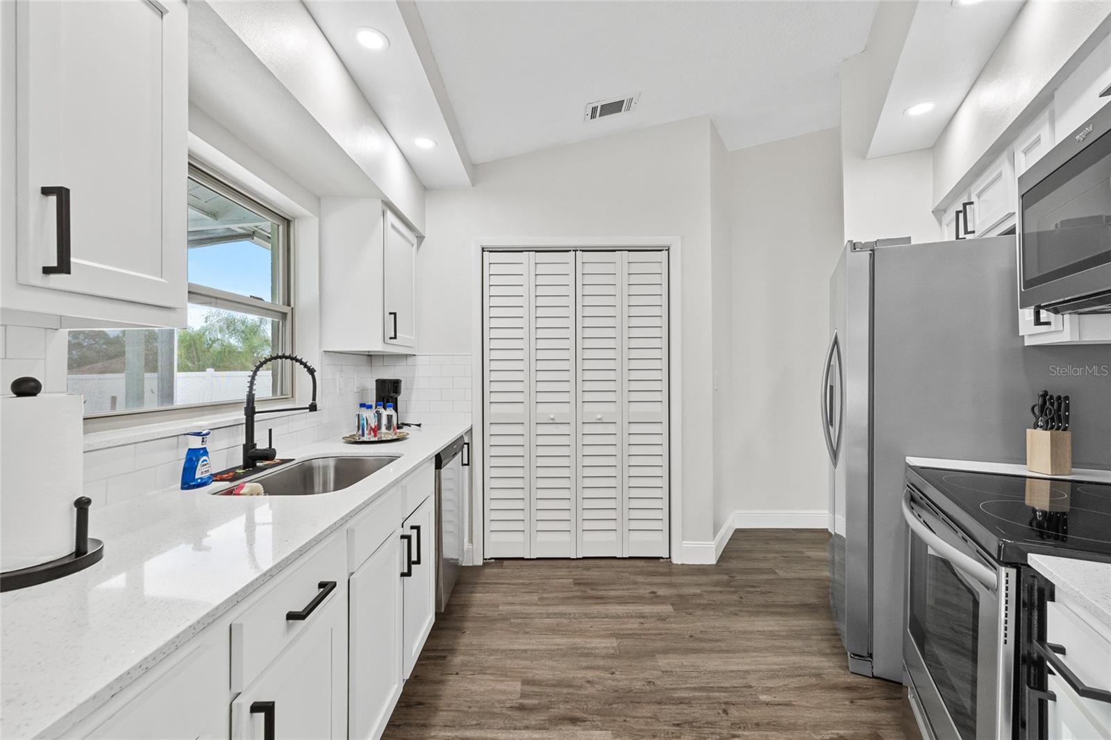 Image 11 of 37 For 11755 Linden Drive