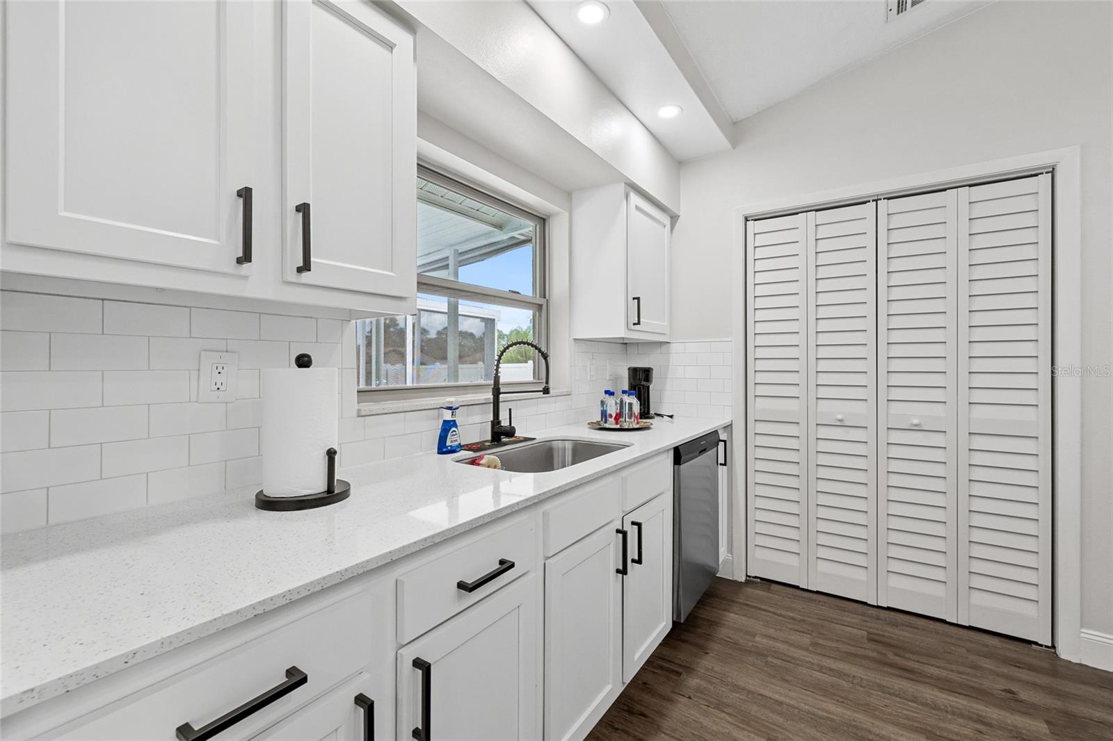 Image 12 of 37 For 11755 Linden Drive