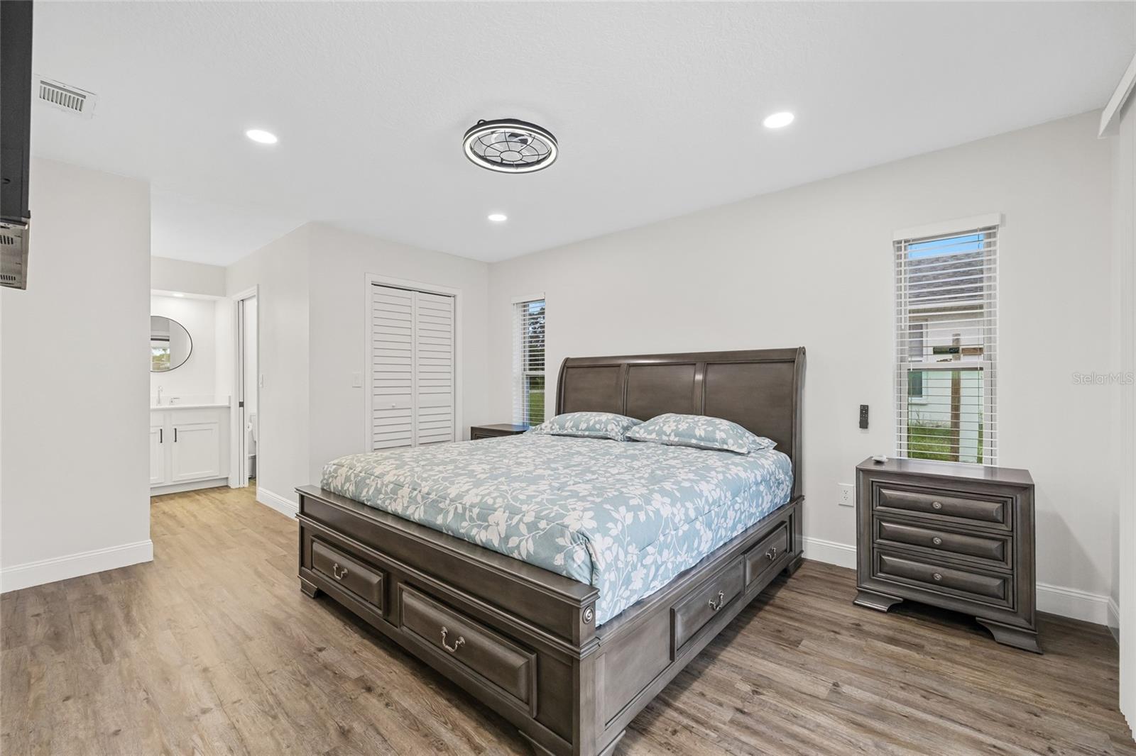 Image 16 of 37 For 11755 Linden Drive