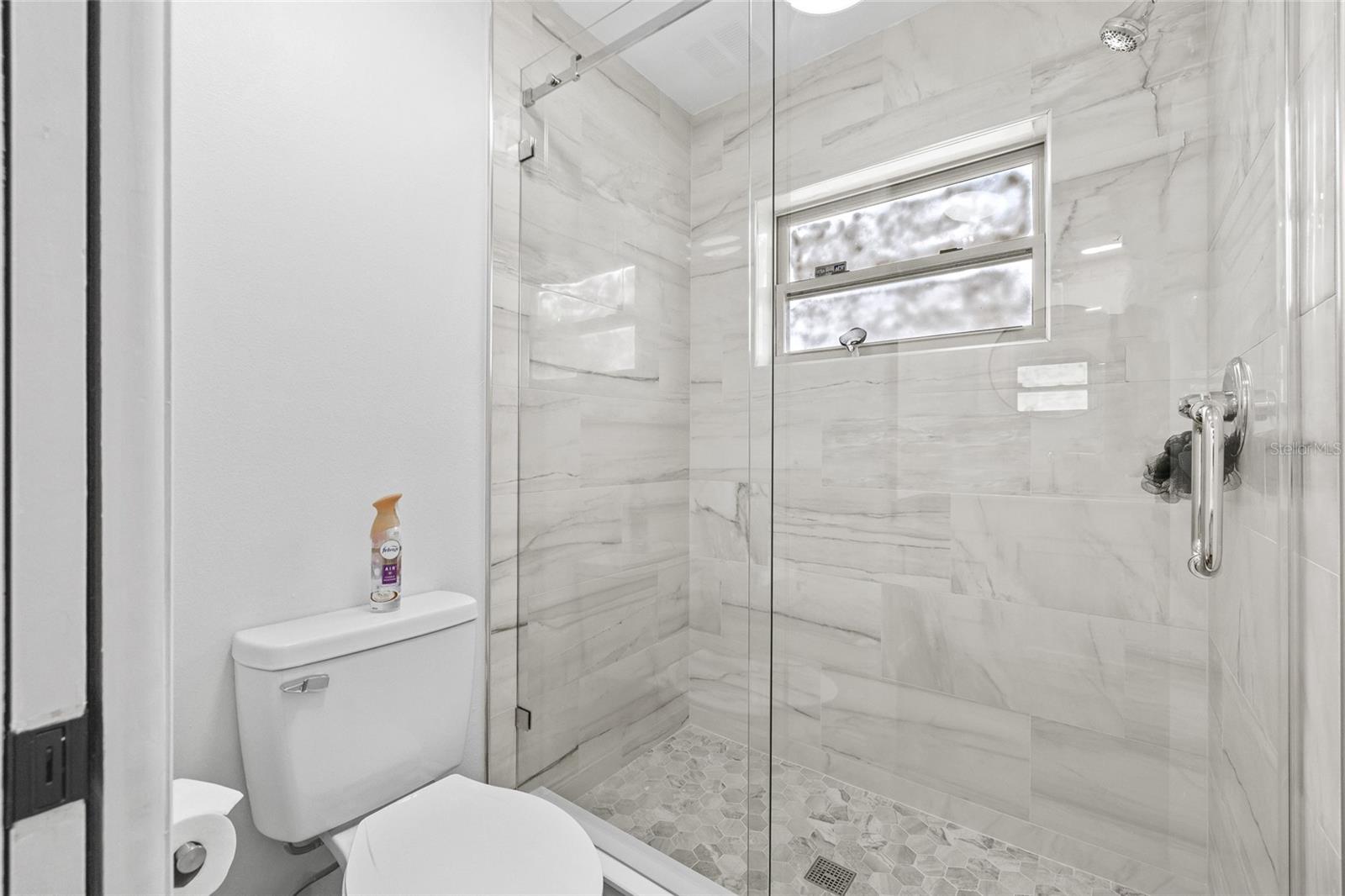 Image 21 of 37 For 11755 Linden Drive