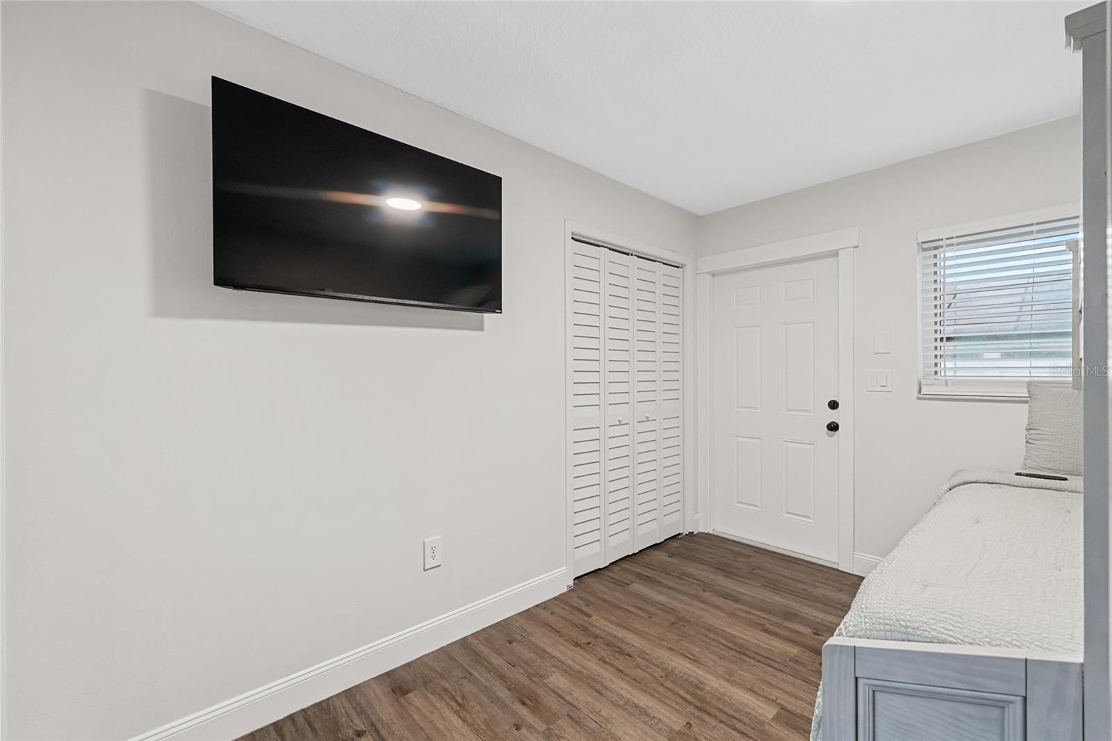 Image 22 of 37 For 11755 Linden Drive