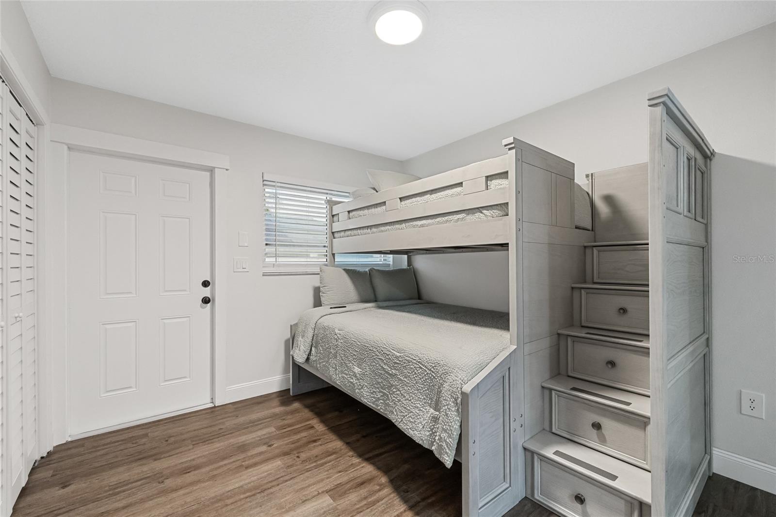 Image 23 of 37 For 11755 Linden Drive