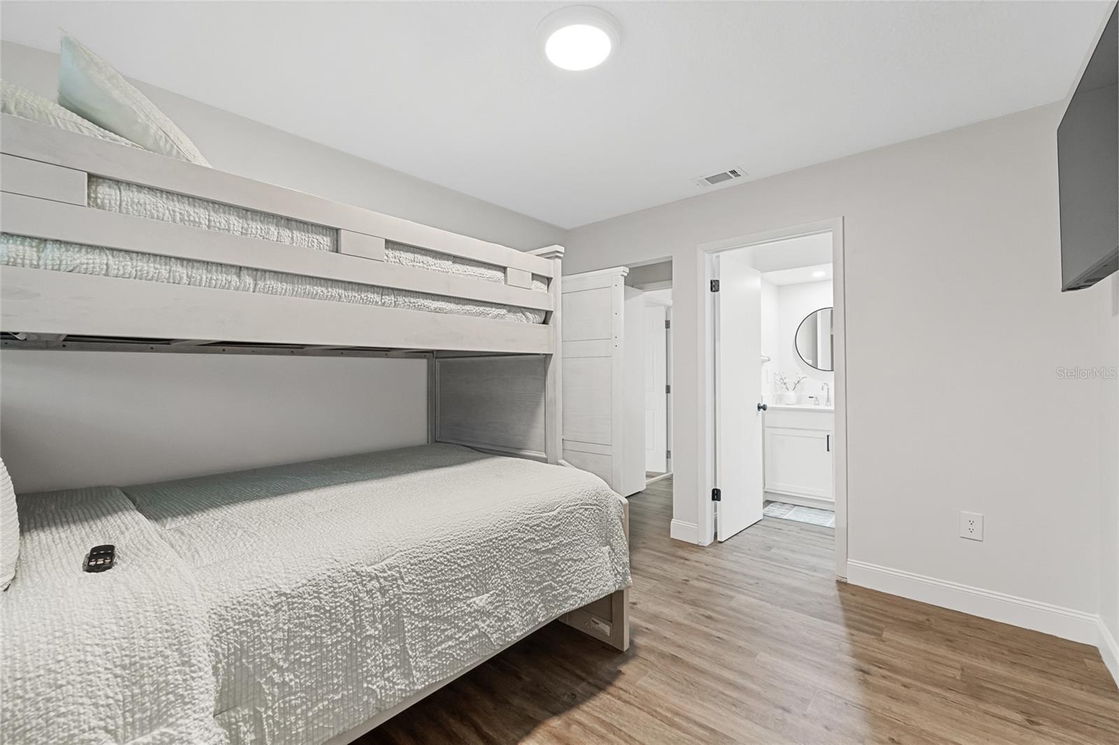 Image 24 of 37 For 11755 Linden Drive