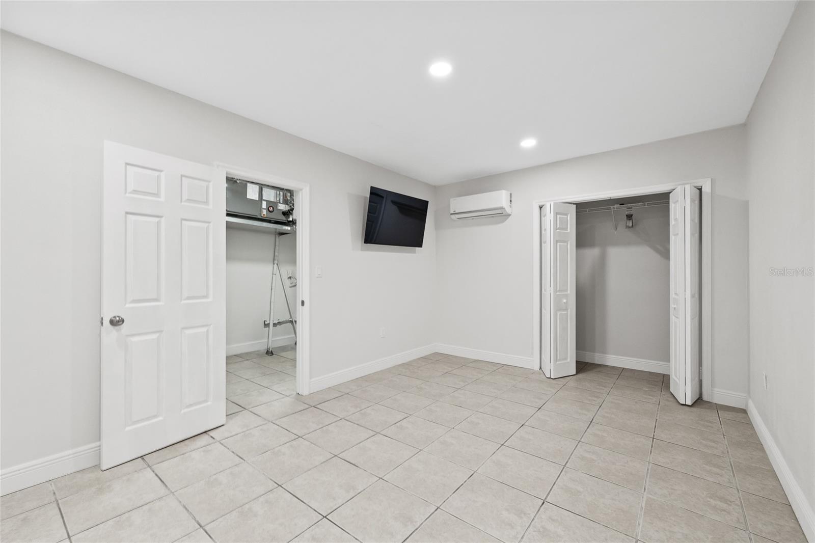 Image 27 of 37 For 11755 Linden Drive