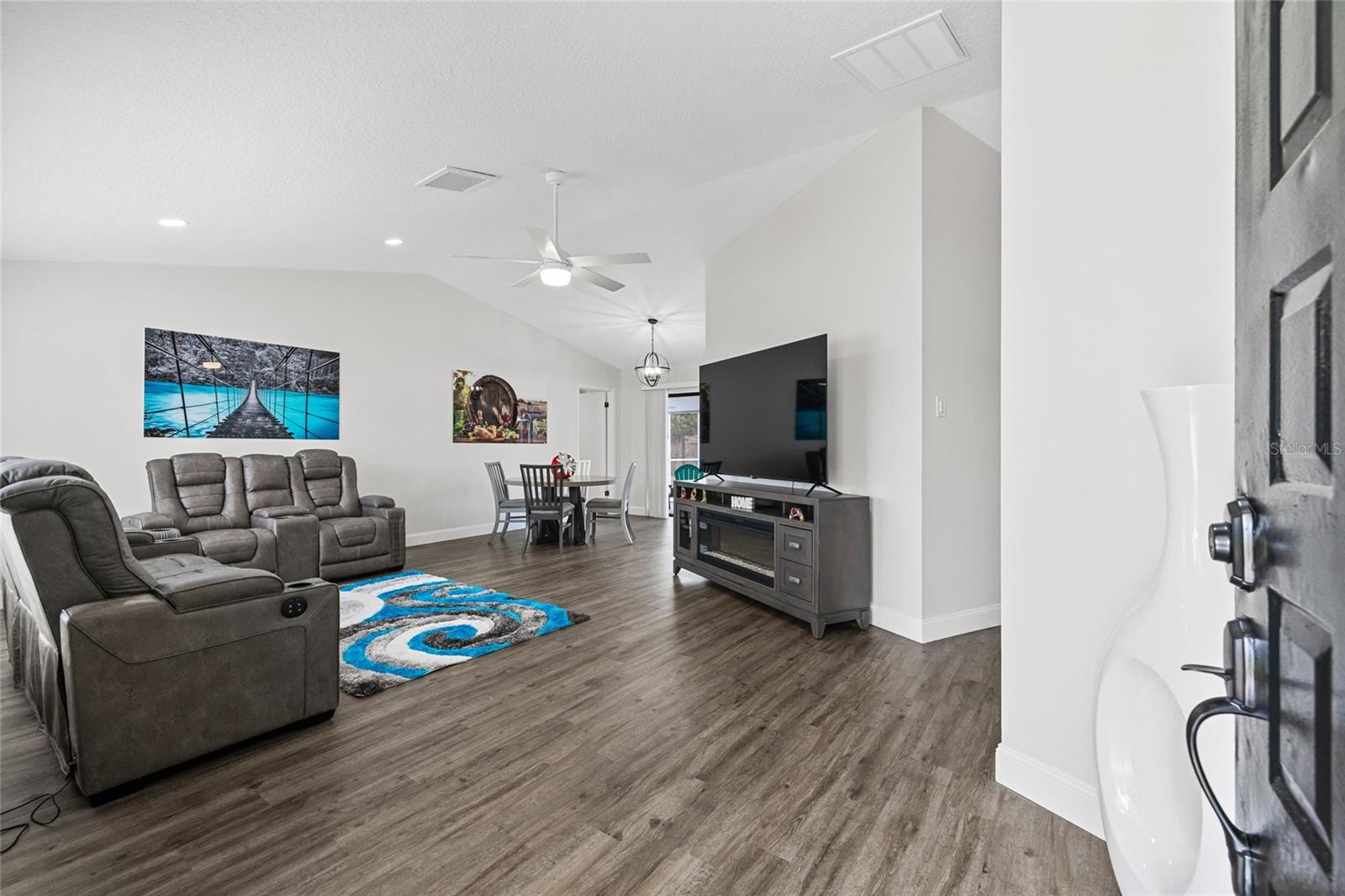 Image 6 of 37 For 11755 Linden Drive