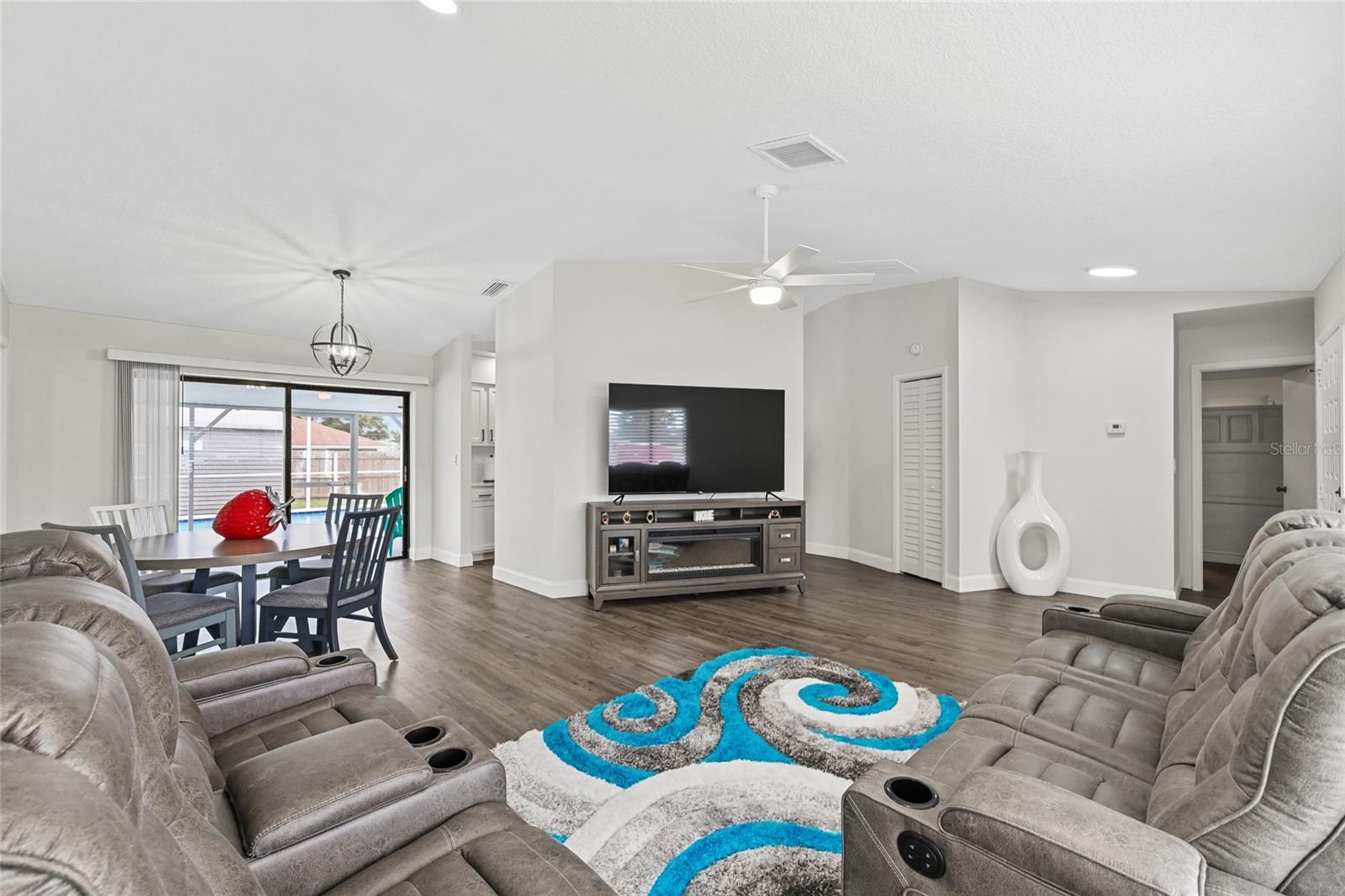 Image 7 of 37 For 11755 Linden Drive