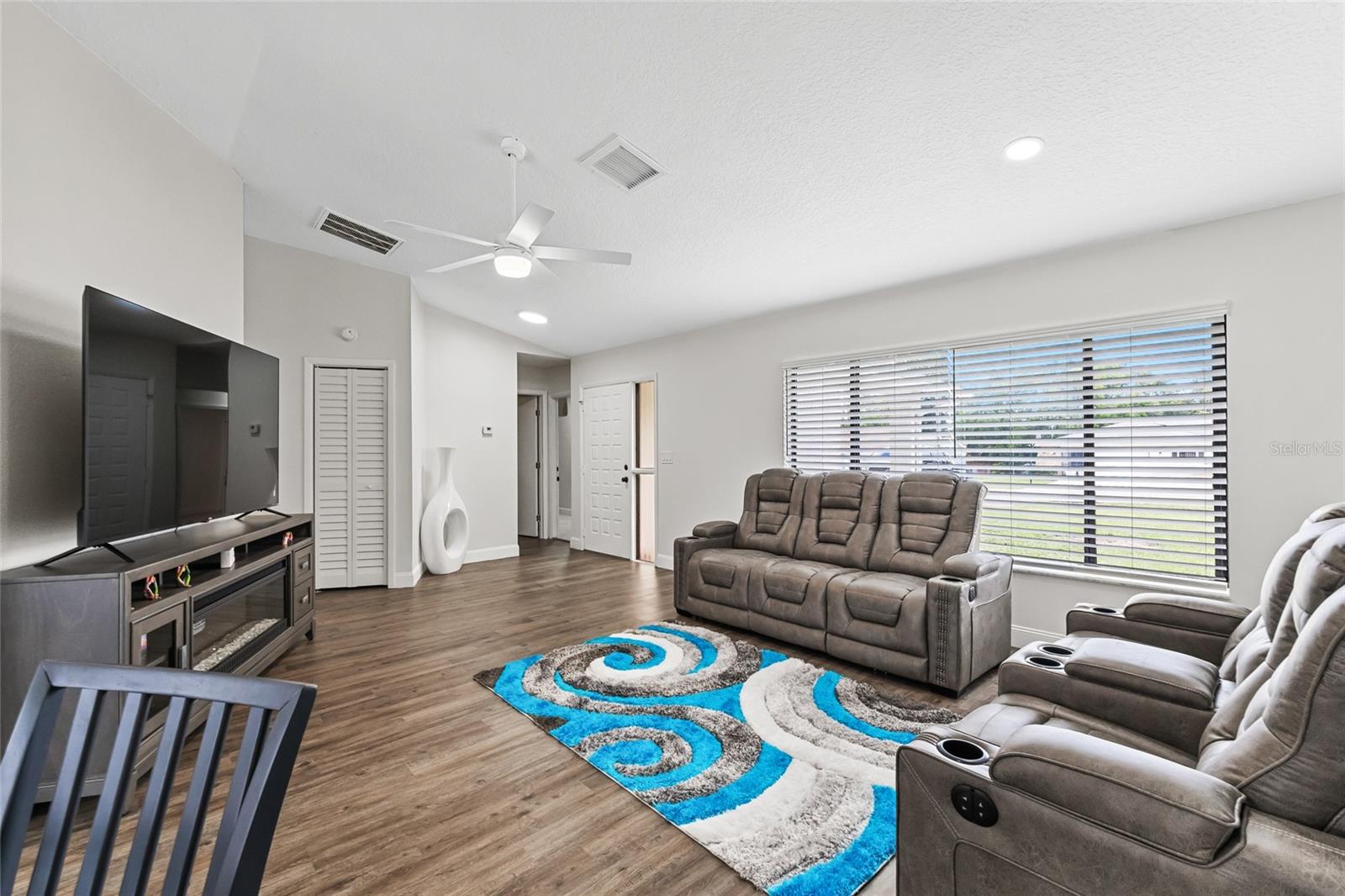 Image 8 of 37 For 11755 Linden Drive