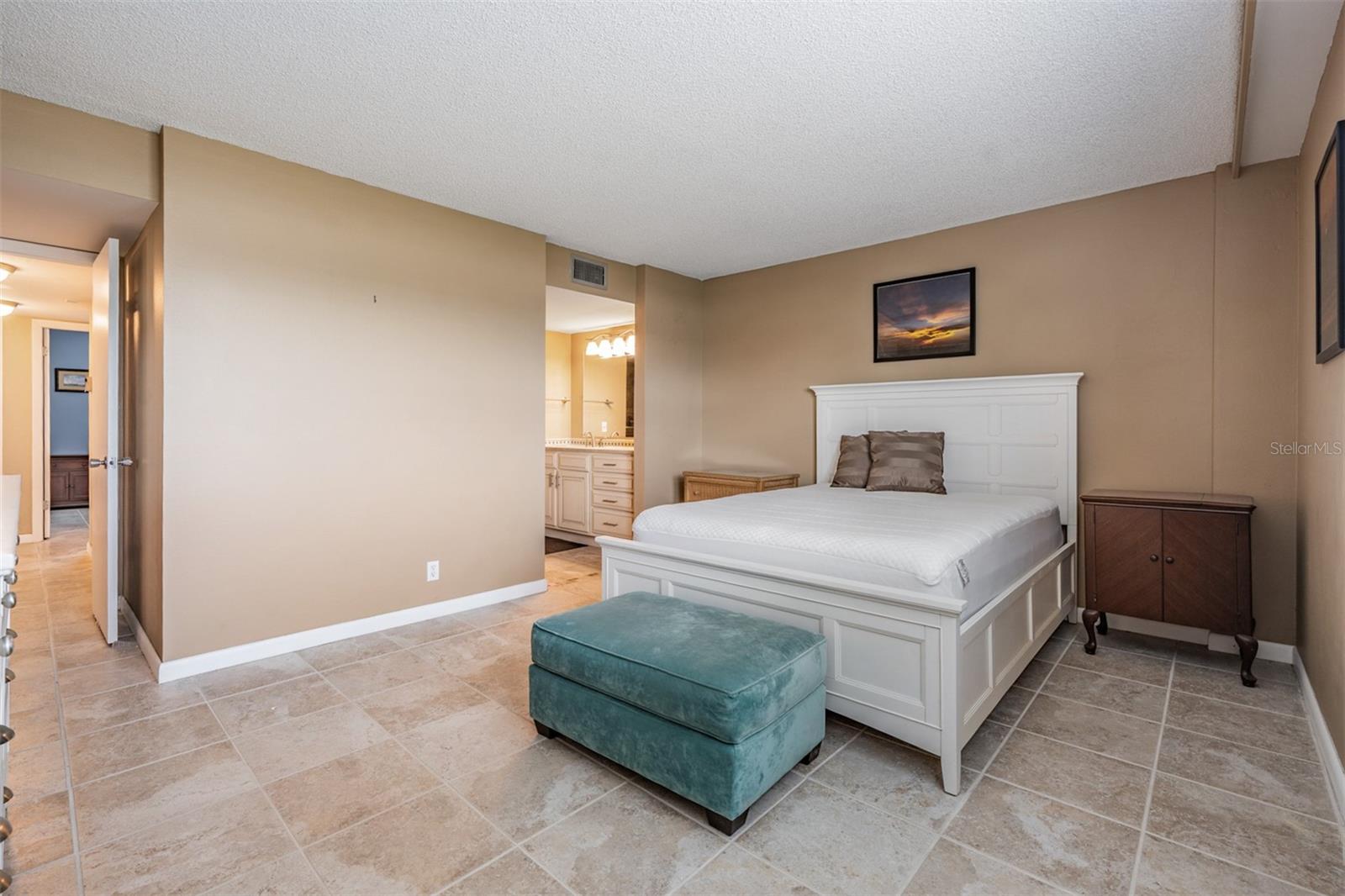 Image 18 of 54 For 2620 Cove Cay Drive 601