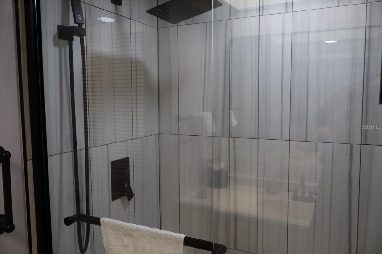 Image 15 of 33 For 4955 Pepper Circle B207