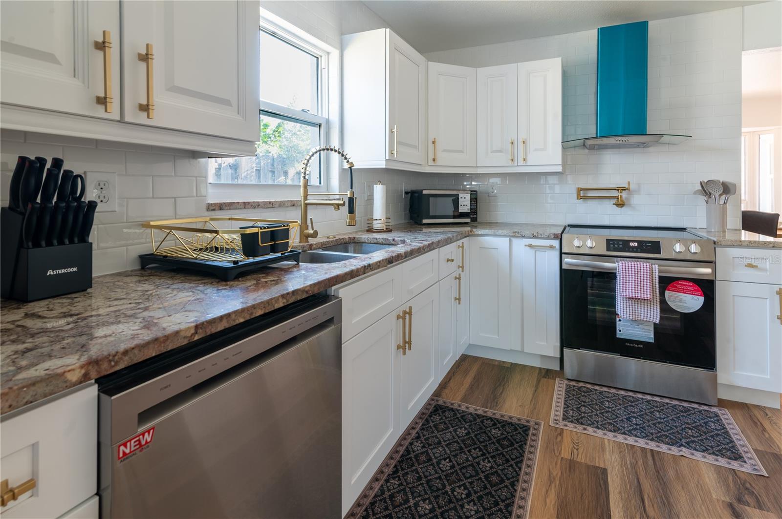 Image 10 of 32 For 1897 Dolphin Boulevard S