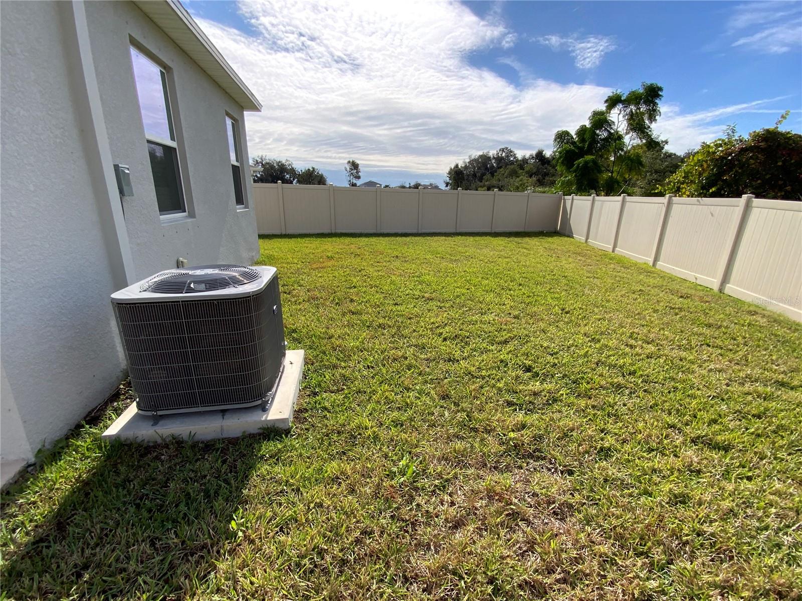 Image 22 of 23 For 10355 Honeysuckle Vine Circle