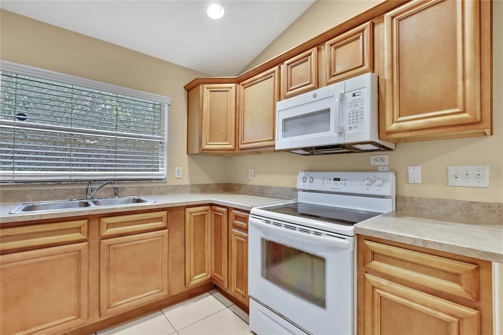 Image 15 of 41 For 1334 Godfrey Avenue