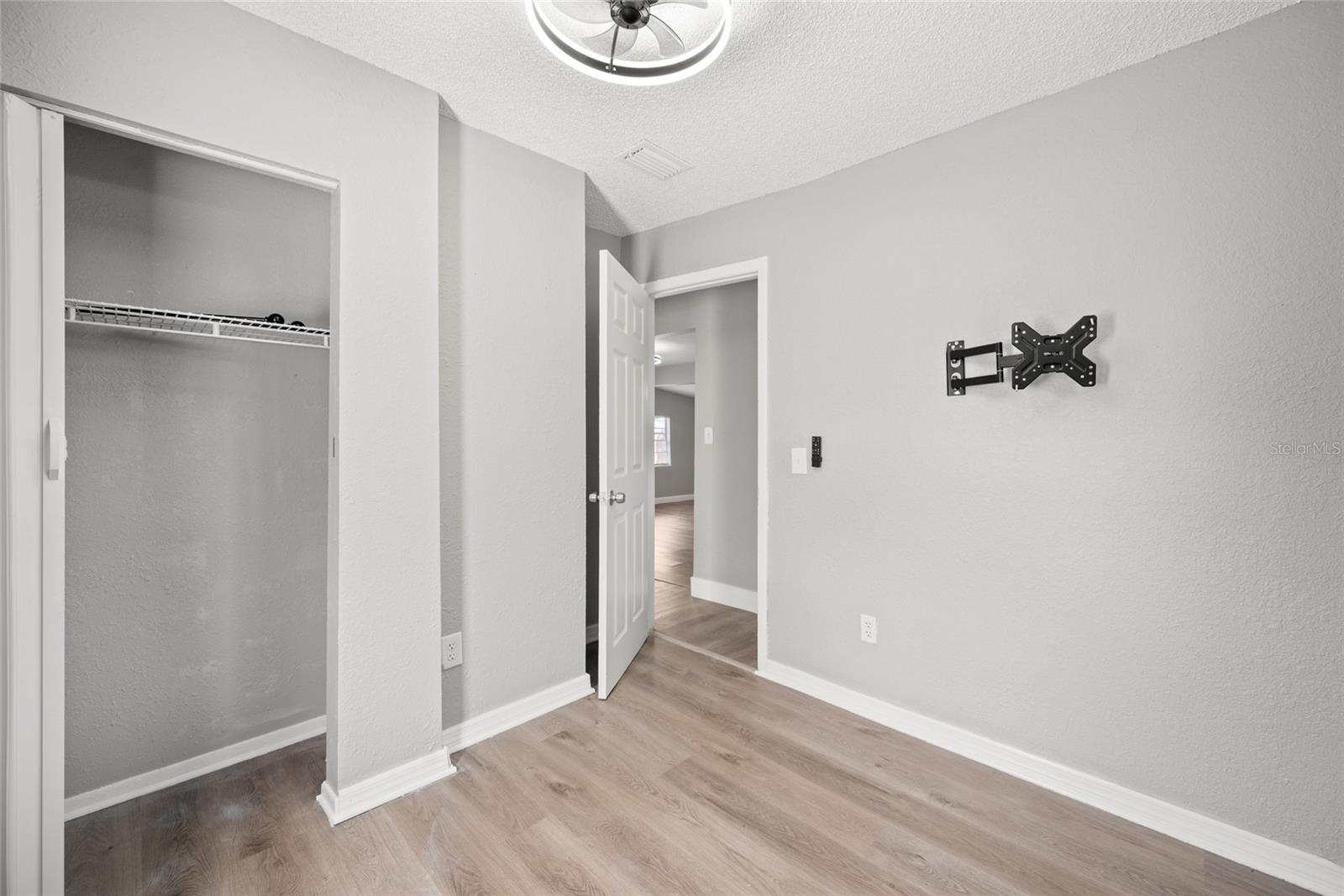 Image 12 of 17 For 605 Disston Avenue