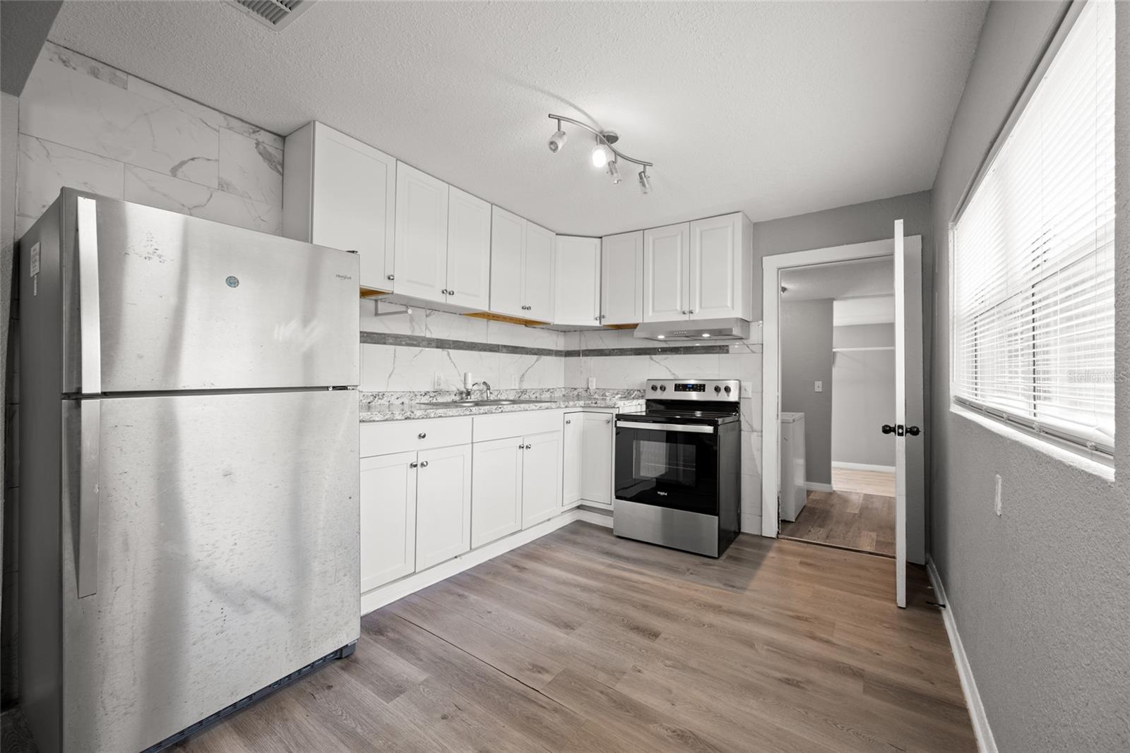 Image 13 of 17 For 605 Disston Avenue