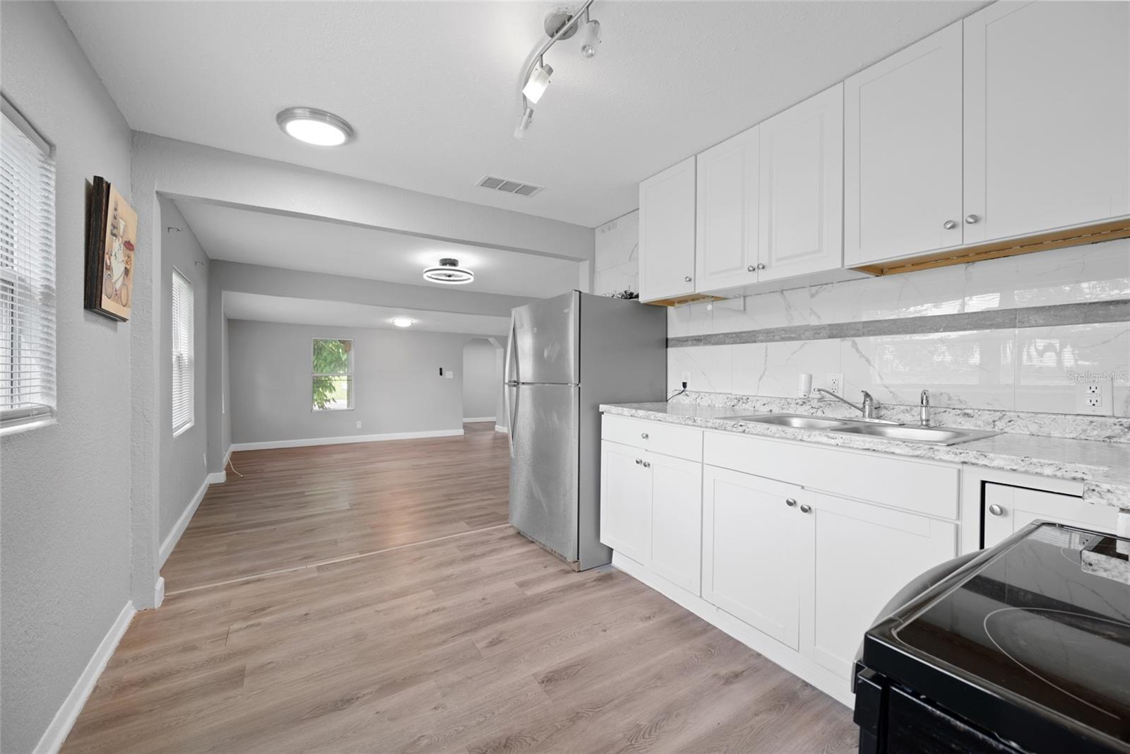 Image 14 of 17 For 605 Disston Avenue