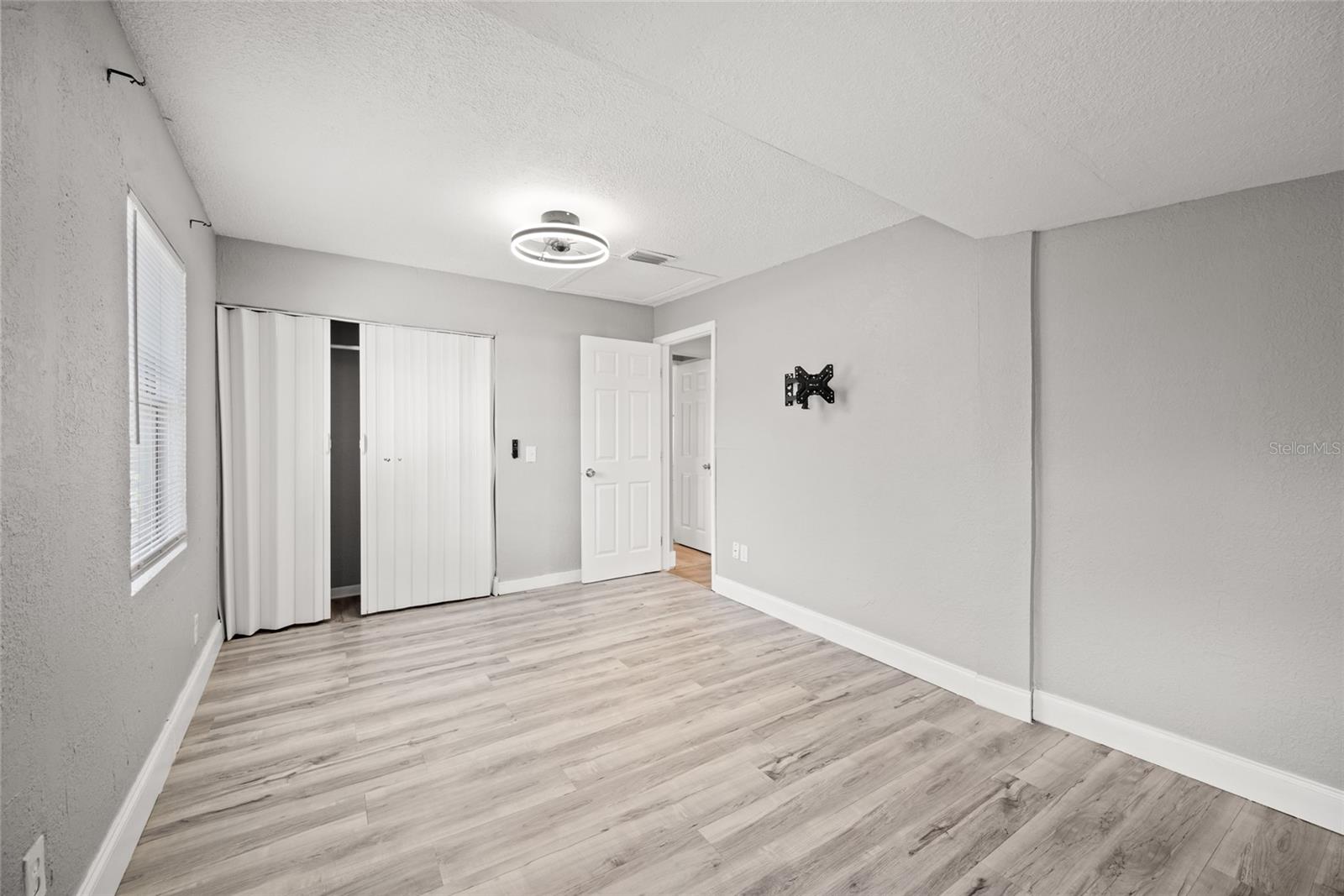 Image 9 of 17 For 605 Disston Avenue